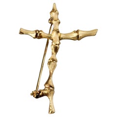 CHRISTIAN LACROIX Broche croix vintage en bambou