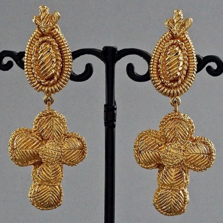 Vintage CHRISTIAN LACROIX Cross Ribbed Textured Dangling Earrings In Excellent Condition In Kingersheim, Alsace