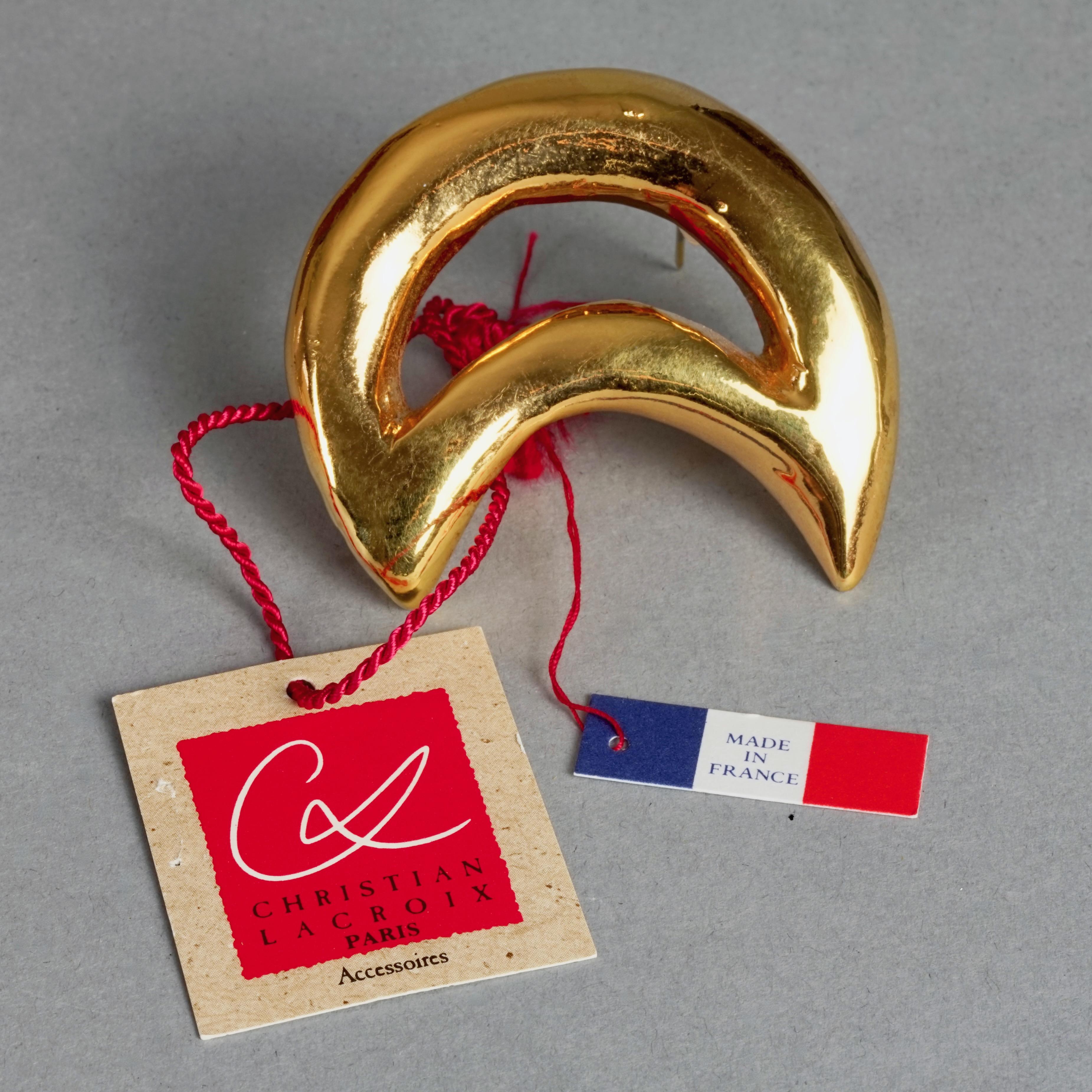 Vintage CHRISTIAN LACROIX Cutout Gold Moon Brooch In Excellent Condition For Sale In Kingersheim, Alsace