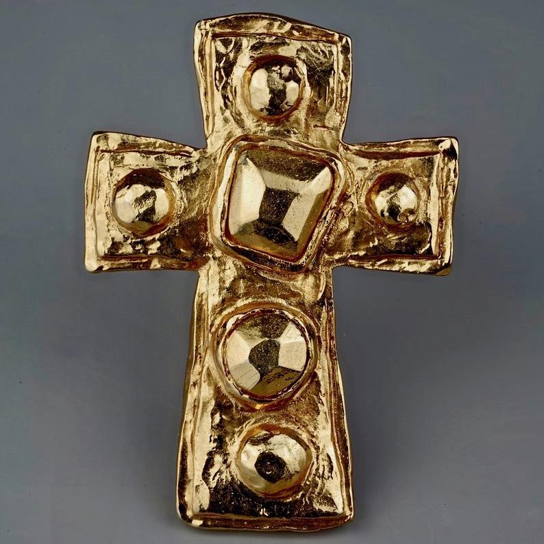 Vintage CHRISTIAN LACROIX Gilt Hammered Cross Pendant Brooch 4