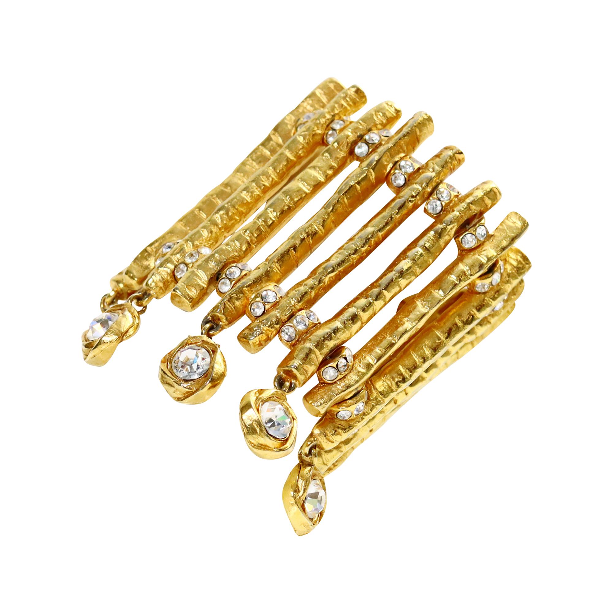 Femenino o masculino Pulsera vintage Christian Lacroix de oro con cristales colgantes Circa años 90 en venta