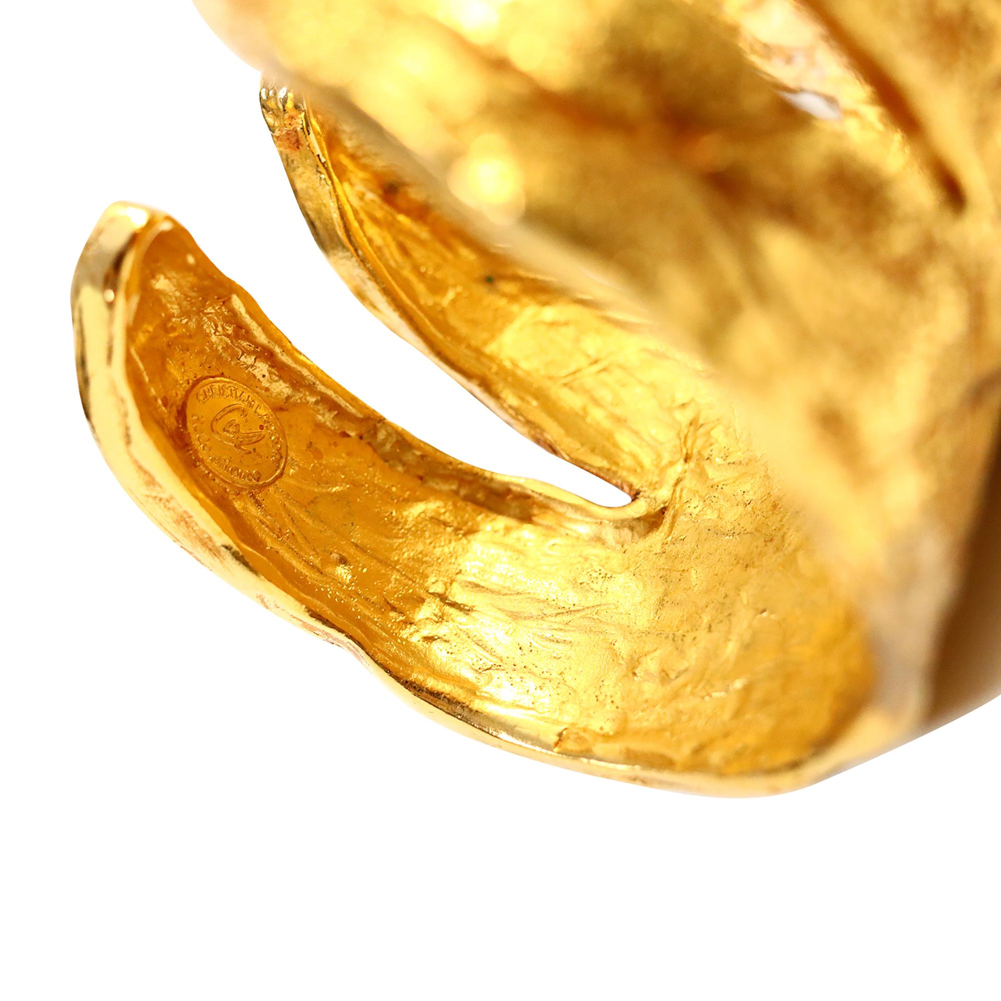 Brazalete vintage Christian Lacroix en tono dorado, circa años 90 en venta 1