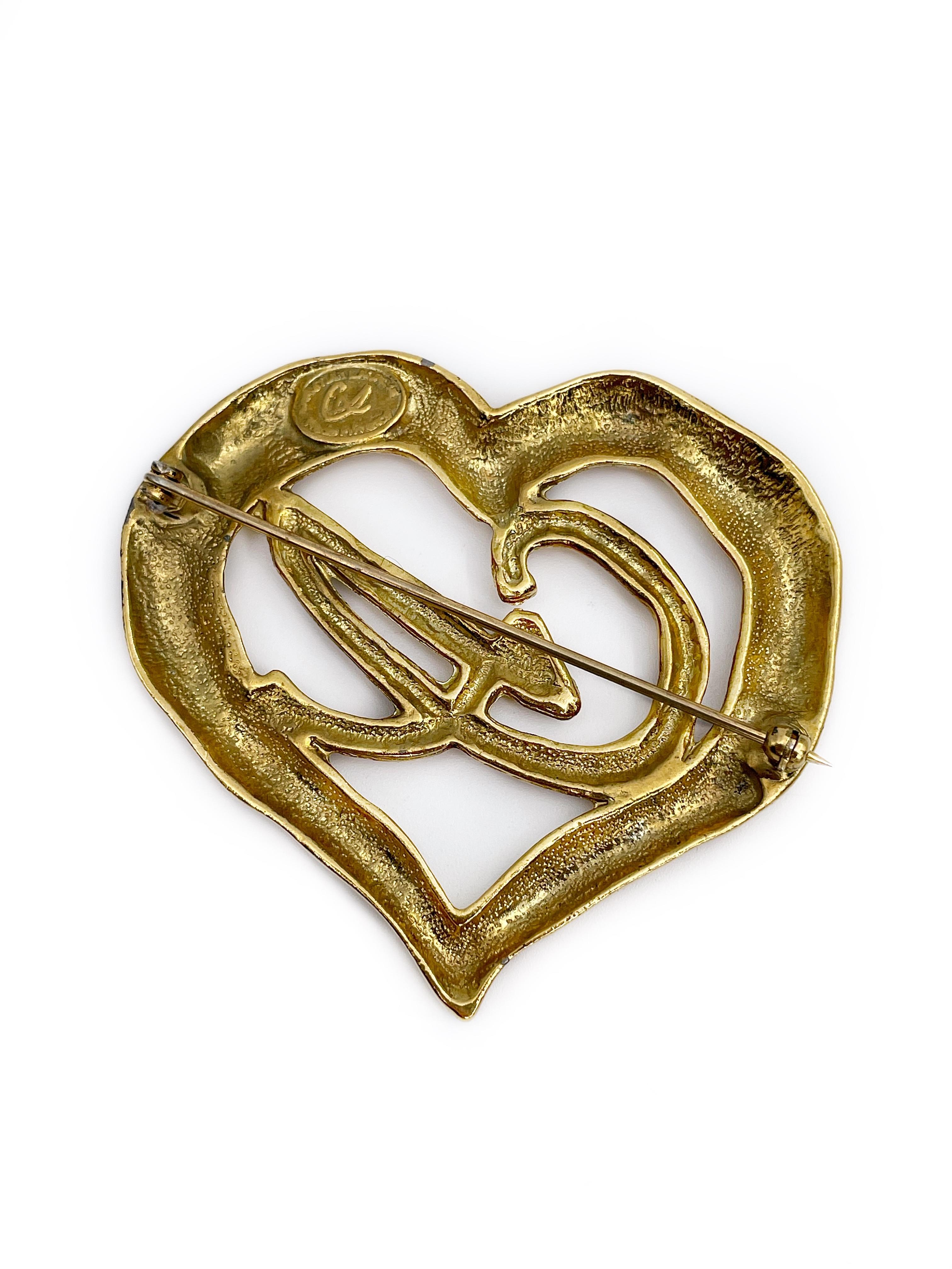 This is an iconic gold tone openwork heart brooch designed by Christian Lacroix in 1990’s. The piece is gold plated. 

The closure is secure. 

Markings: “CL. Christian Lacroix. Made in France” (shown in photos).

Size: 5.7x5cm

———

If you have any