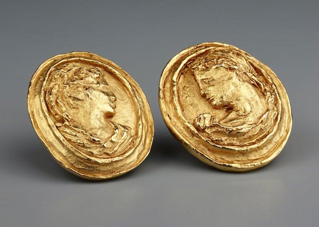 Vintage CHRISTIAN LACROIX Greek Roman Cameo Earrings In Excellent Condition In Kingersheim, Alsace