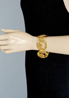 Bracciale vintage con ritaglio del logo iconico di Christian Lacroix