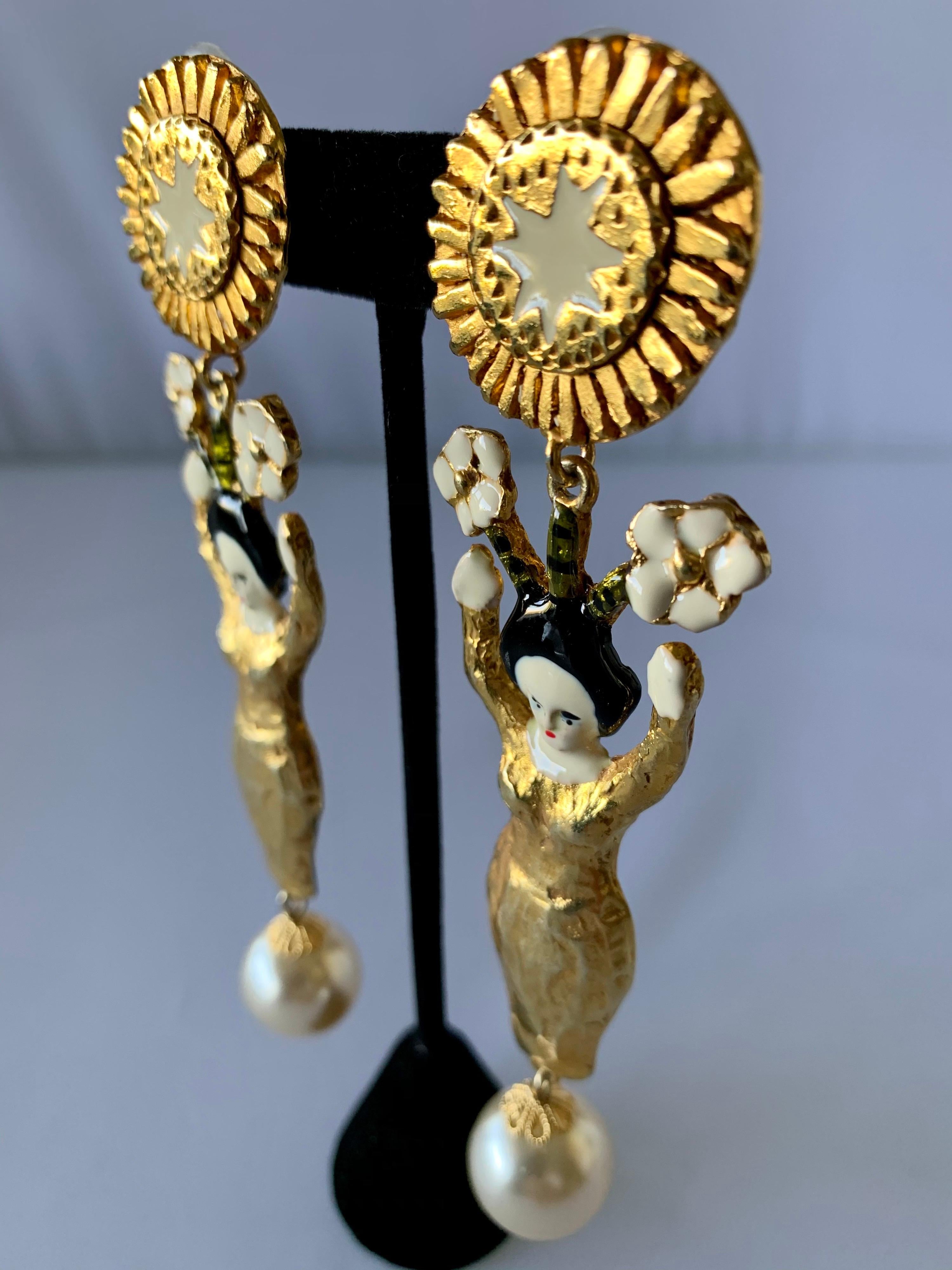 Vintage Christian Lacroix Japanese geisha and pearl clip-on statement earrings. Signed on the clip, circa 1990s made in France.