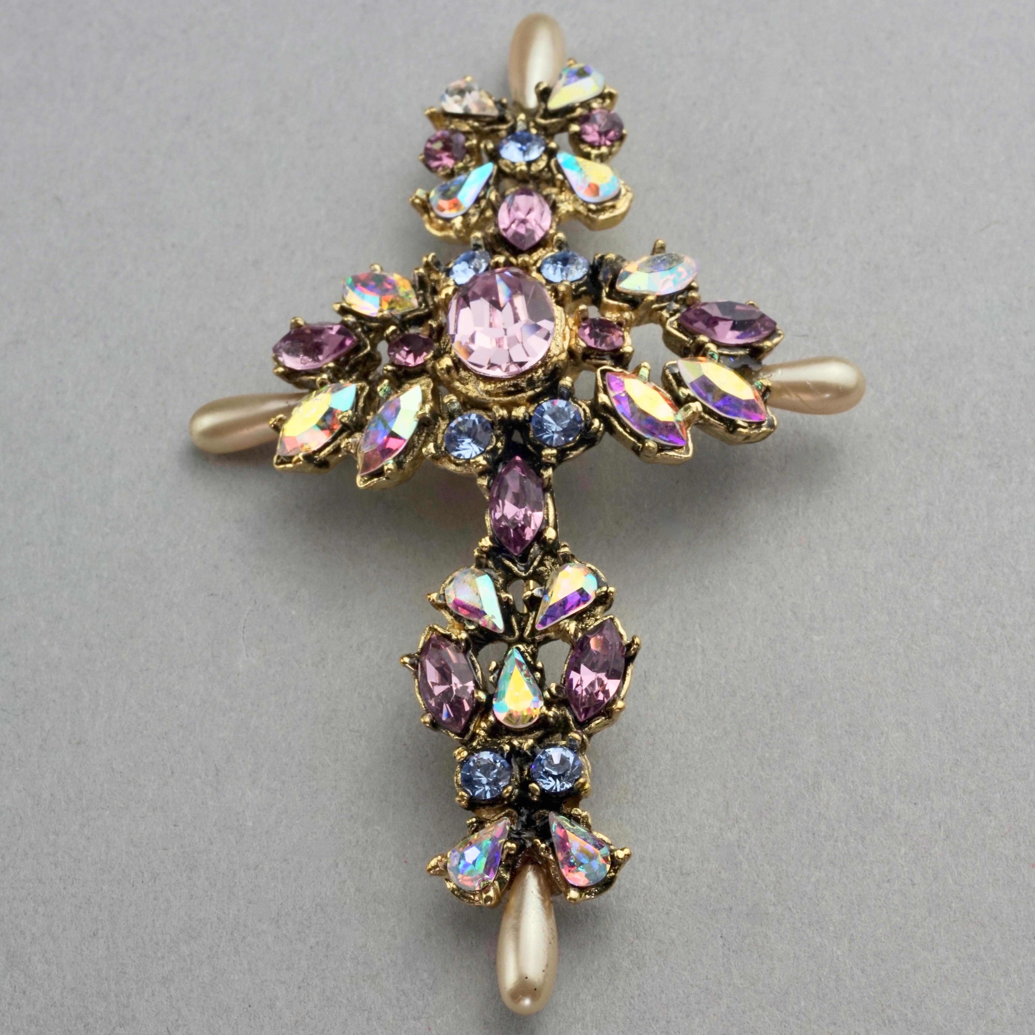 Vintage CHRISTIAN LACROIX Jeweled Cross Brooch In Excellent Condition In Kingersheim, Alsace