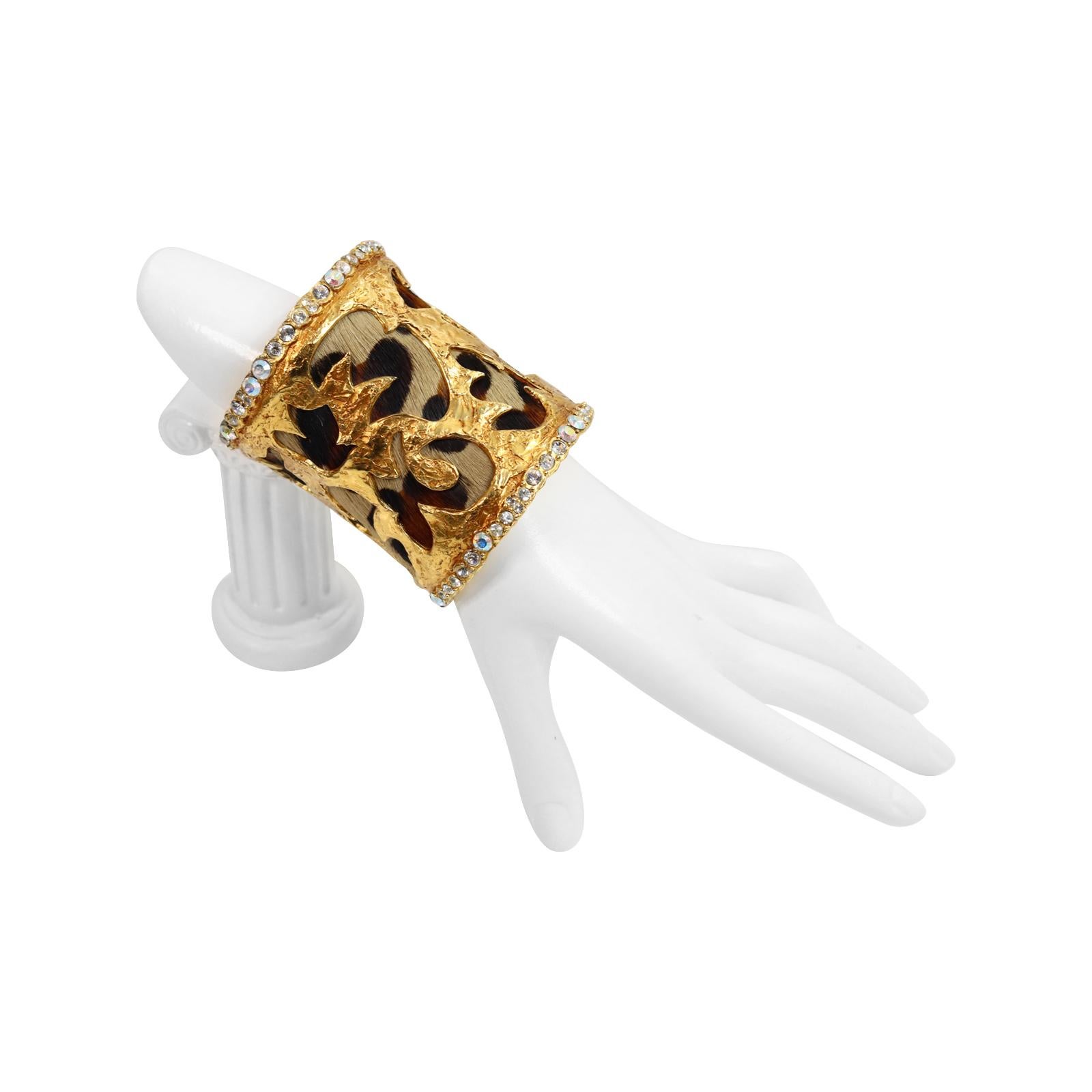Vintage Christian Lacroix Manschette aus Leoparden- und Kristall, Vintage, ca. 1990er Jahre im Zustand „Gut“ im Angebot in New York, NY