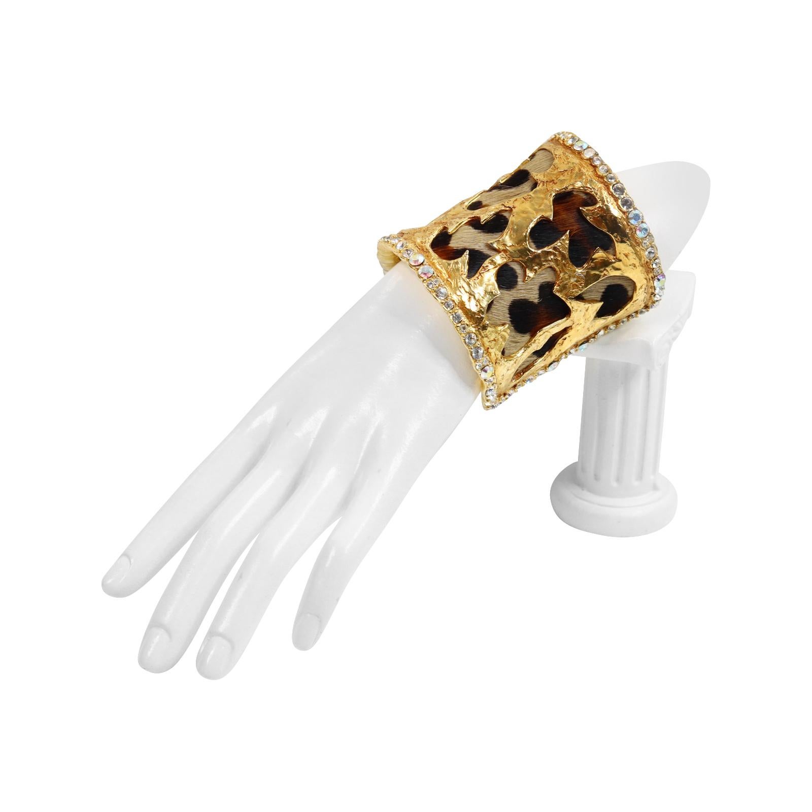 Vintage Christian Lacroix Manschette aus Leoparden- und Kristall, Vintage, ca. 1990er Jahre für Damen oder Herren im Angebot