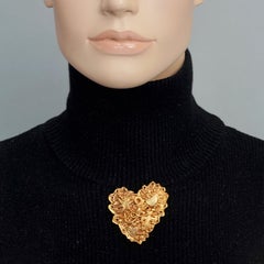 Broche vintage con el emblemático corazón del logotipo de Christian Lacroix