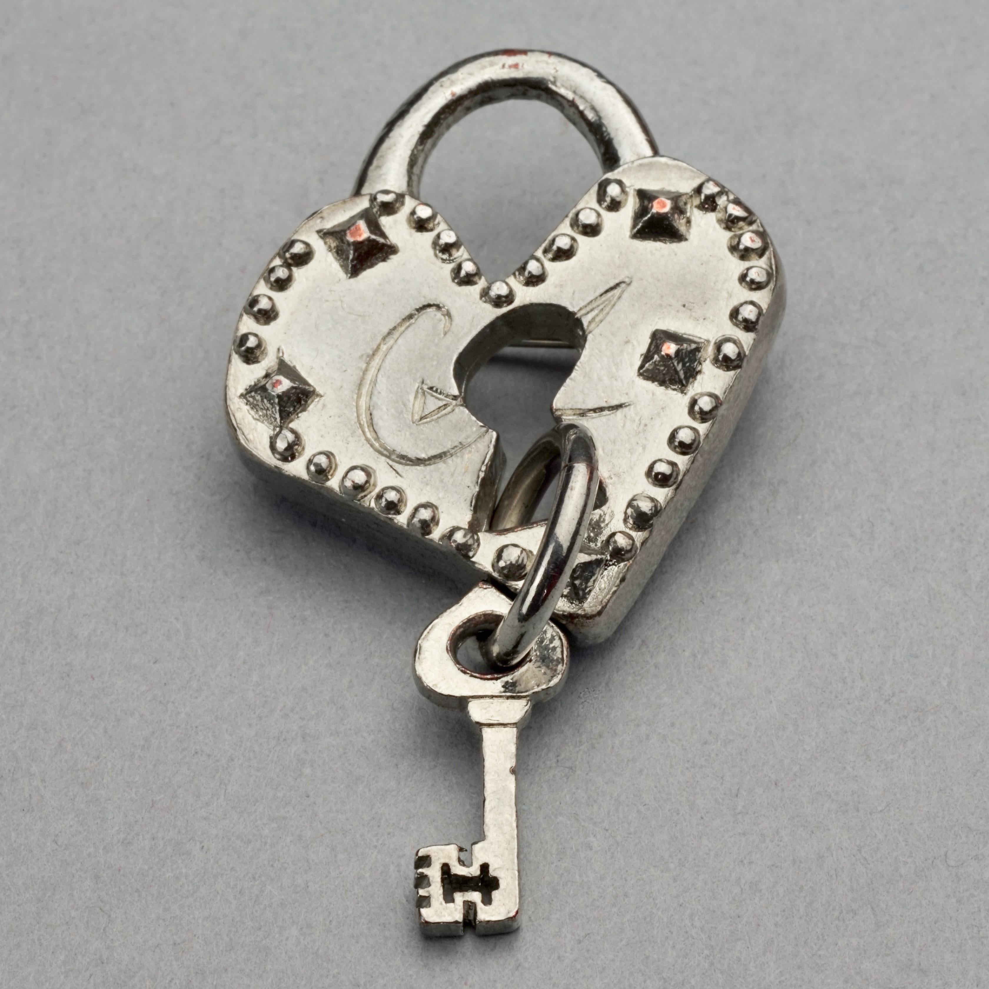 Vintage CHRISTIAN LACROIX Logo Heart Pad Lock Key Brooch In Good Condition In Kingersheim, Alsace