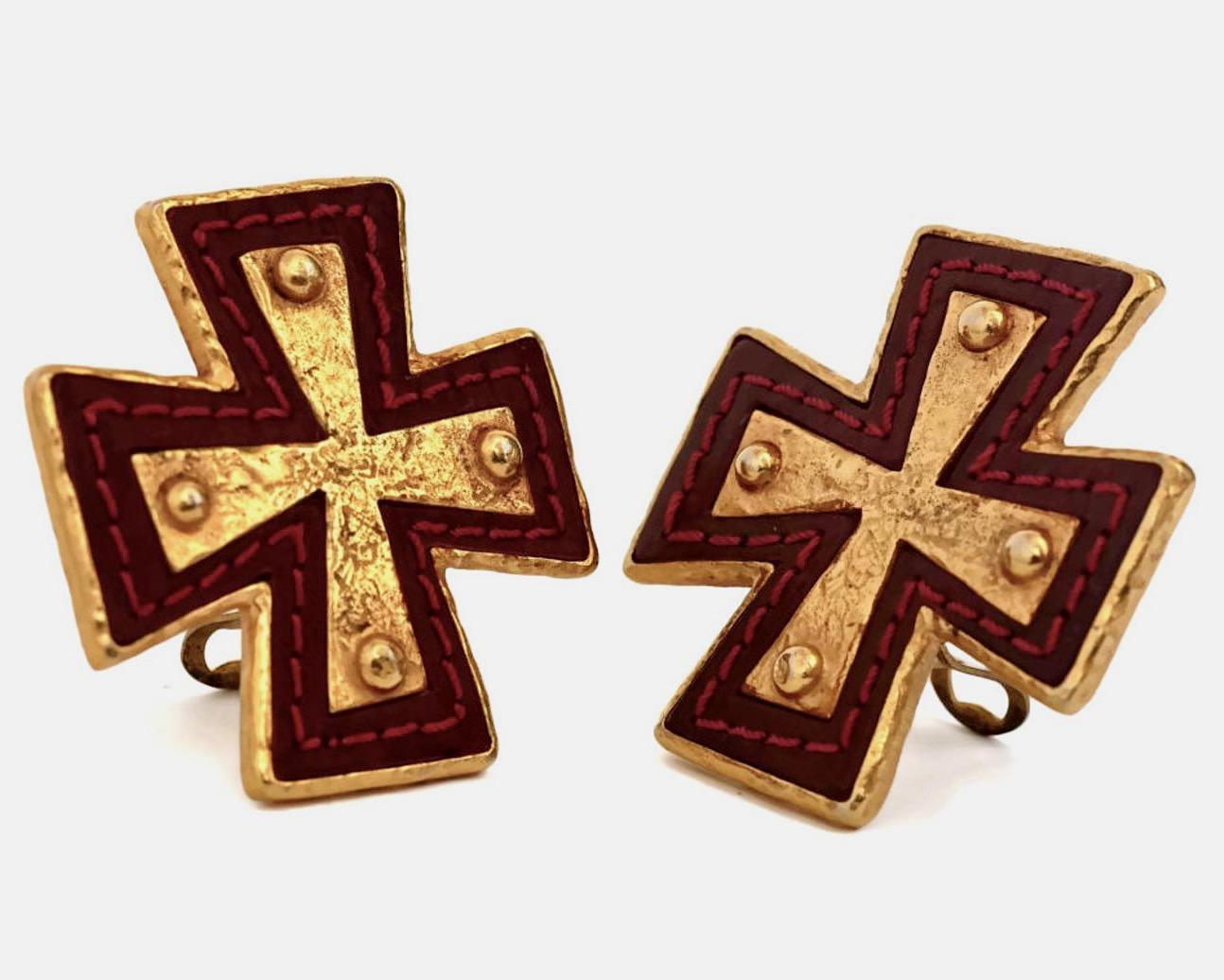 Vintage CHRISTIAN LACROIX Maltese Cross Leather Metal Earrings In Excellent Condition In Kingersheim, Alsace