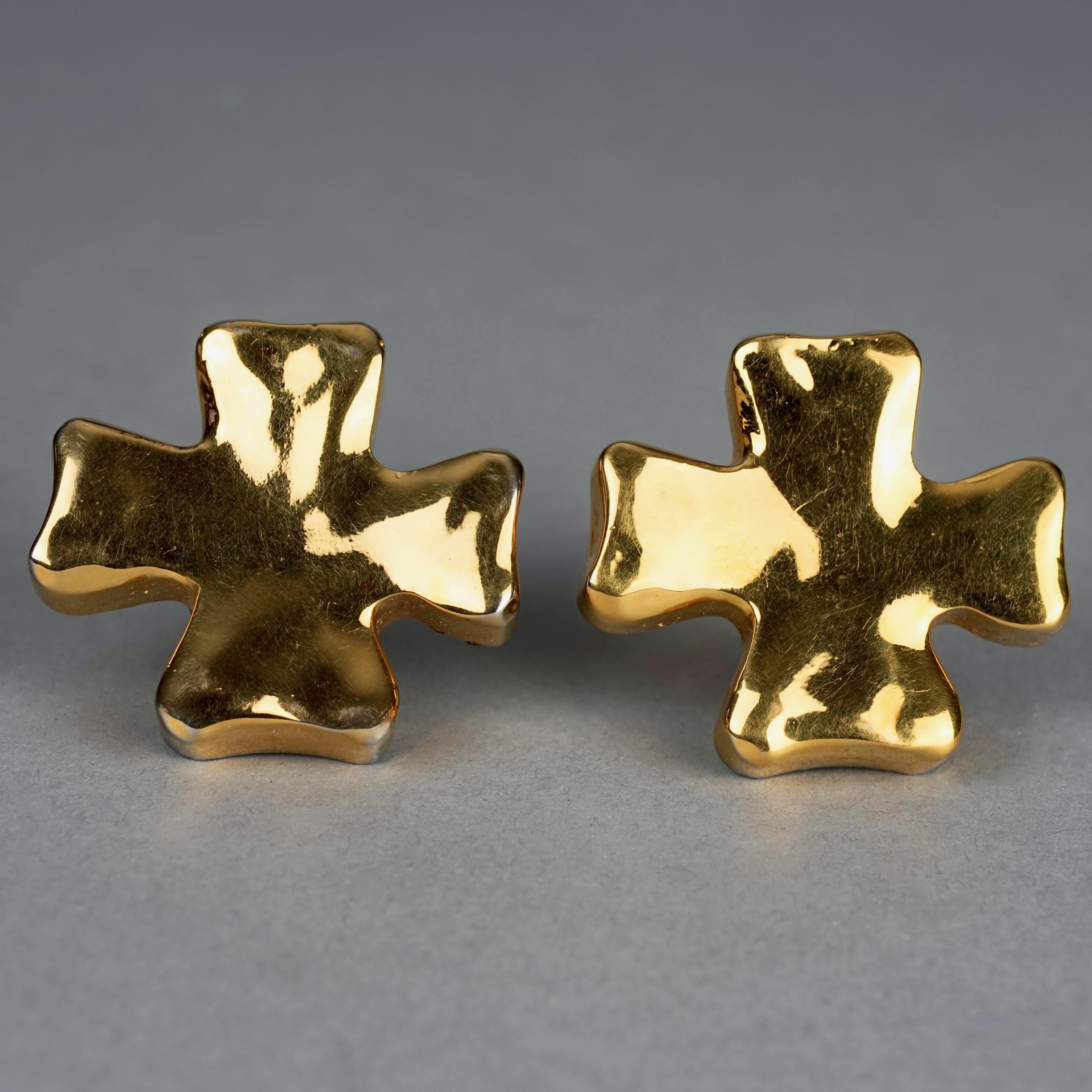 Vintage CHRISTIAN LACROIX Massive Cross Gold Earrings In Good Condition For Sale In Kingersheim, Alsace