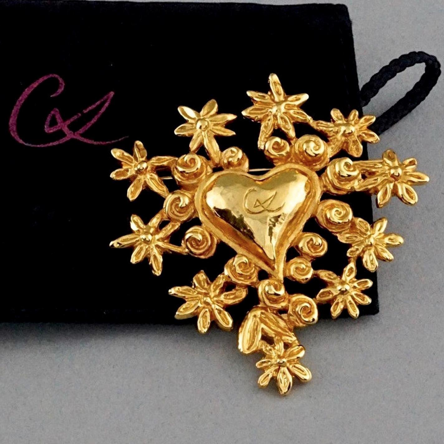 Vintage CHRISTIAN LACROIX NOEL 1993 Logo Heart Flower Limited Edition Brooch In Excellent Condition In Kingersheim, Alsace