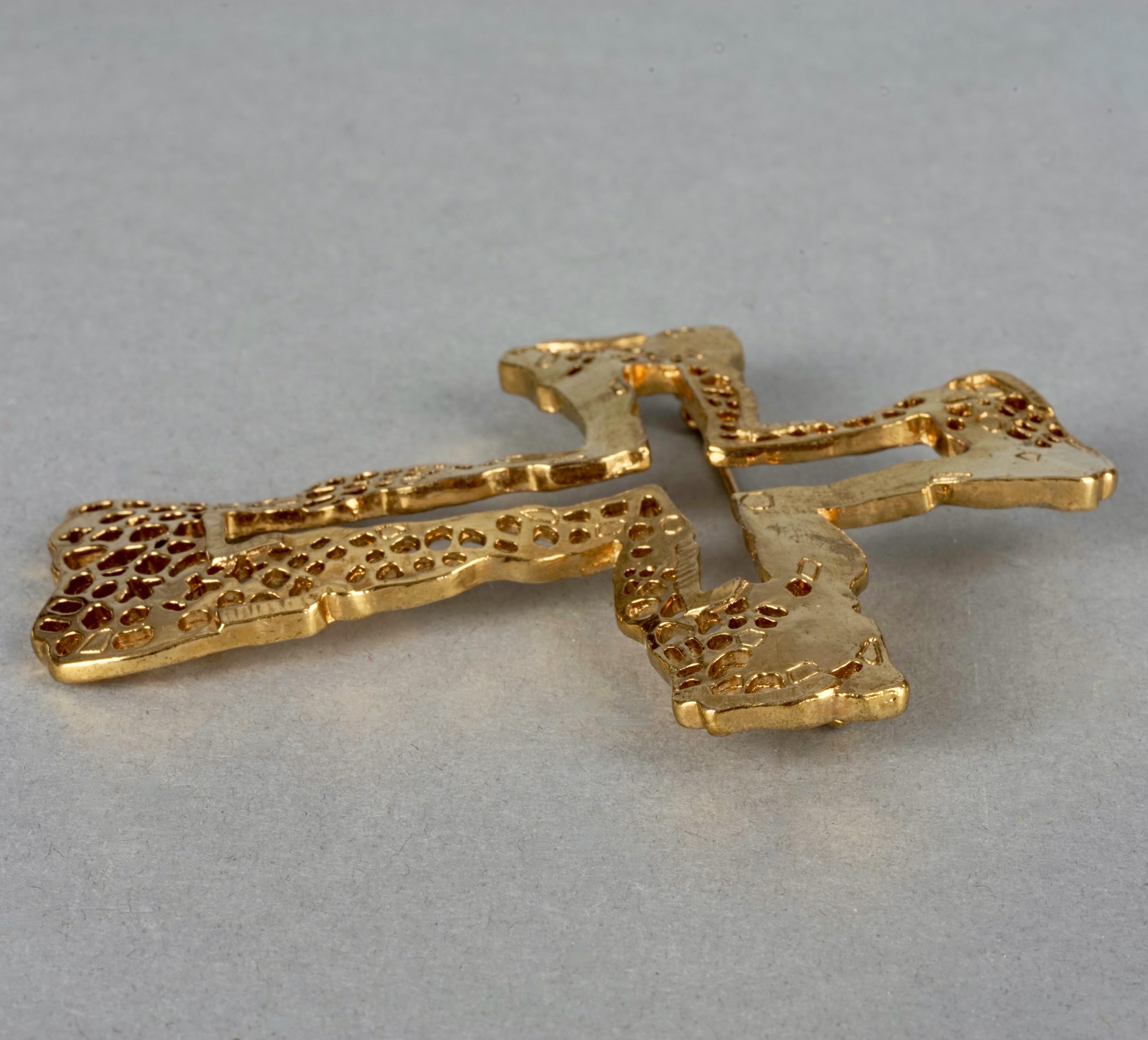 Vintage CHRISTIAN LACROIX Openwork Cross Brooch In Excellent Condition For Sale In Kingersheim, Alsace