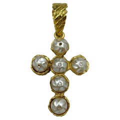 Christian Lacroix Pendentif croix vintage en perles, années 1990