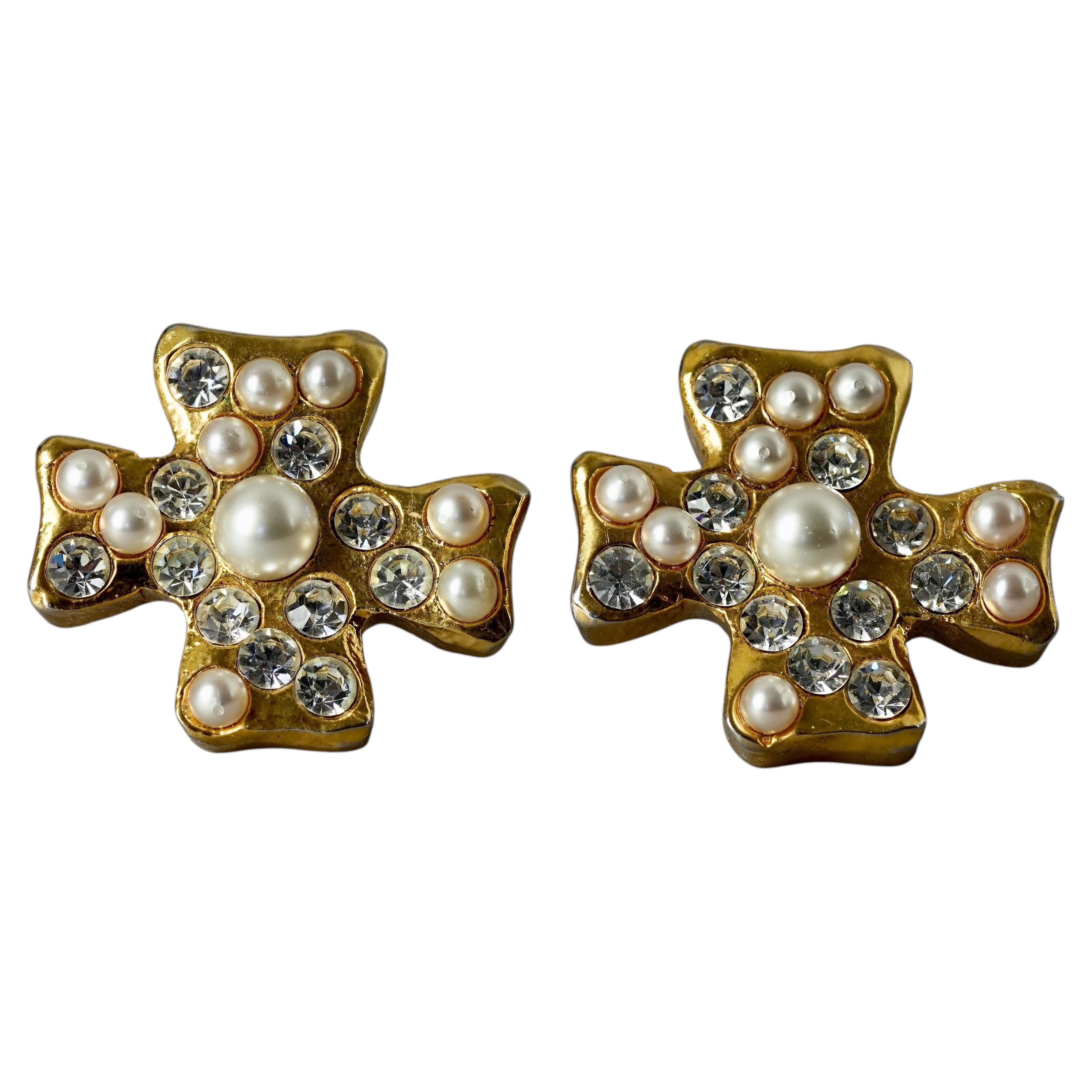 Vintage-Ohrringe von Christian Lacroix mit Perlen, Strasssteinen und Kreuzmotiv