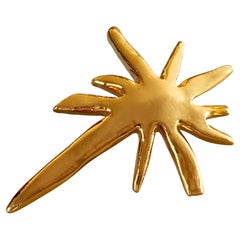 Spilla d'epoca CHRISTIAN LACROIX a forma di stella in tonalità oro, misura 5,5 pollici