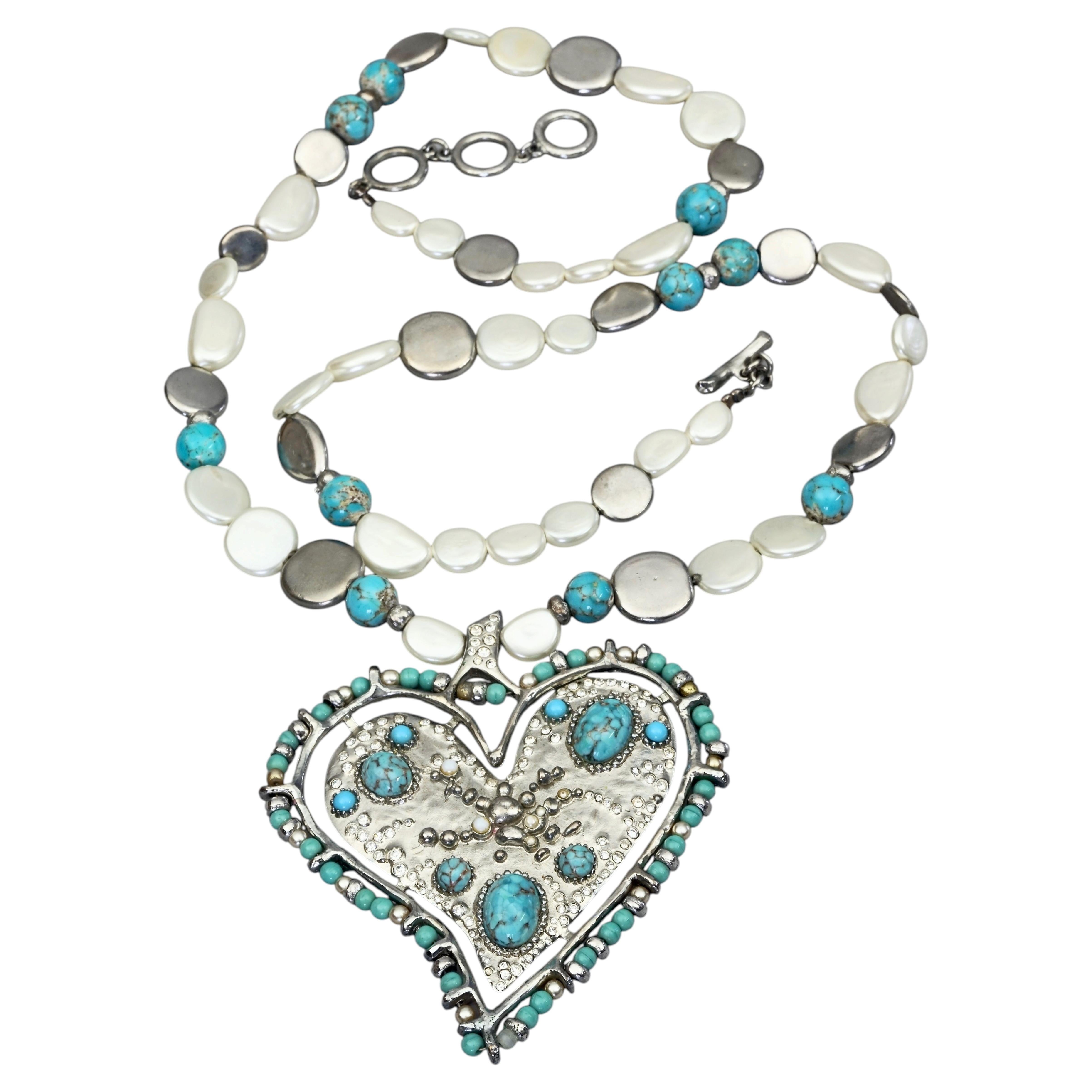 Vintage Lacroix Collana con ciondolo a cuore in perline con cabochon di turchese in vendita