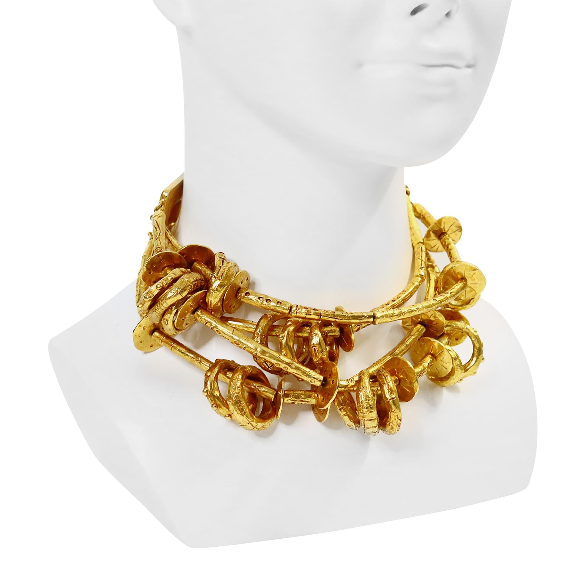 Vintage Christian Lacroix, girocollo d'oro d'epoca, circa anni '90 In condizioni buone in vendita a New York, NY