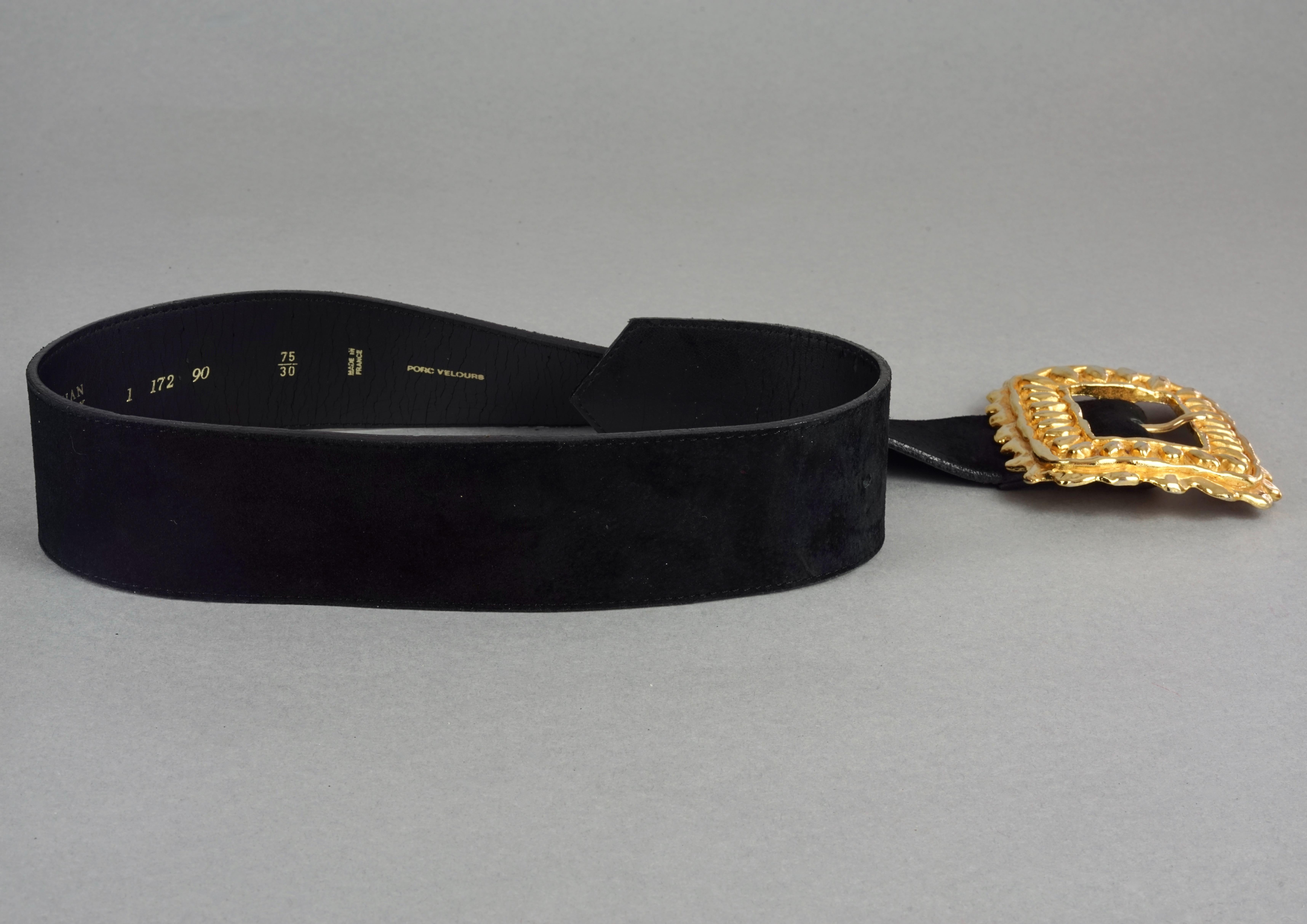 Vintage CHRISTIAN LACROIX Wide Gilt Buckle Suede Leather Belt In Good Condition In Kingersheim, Alsace