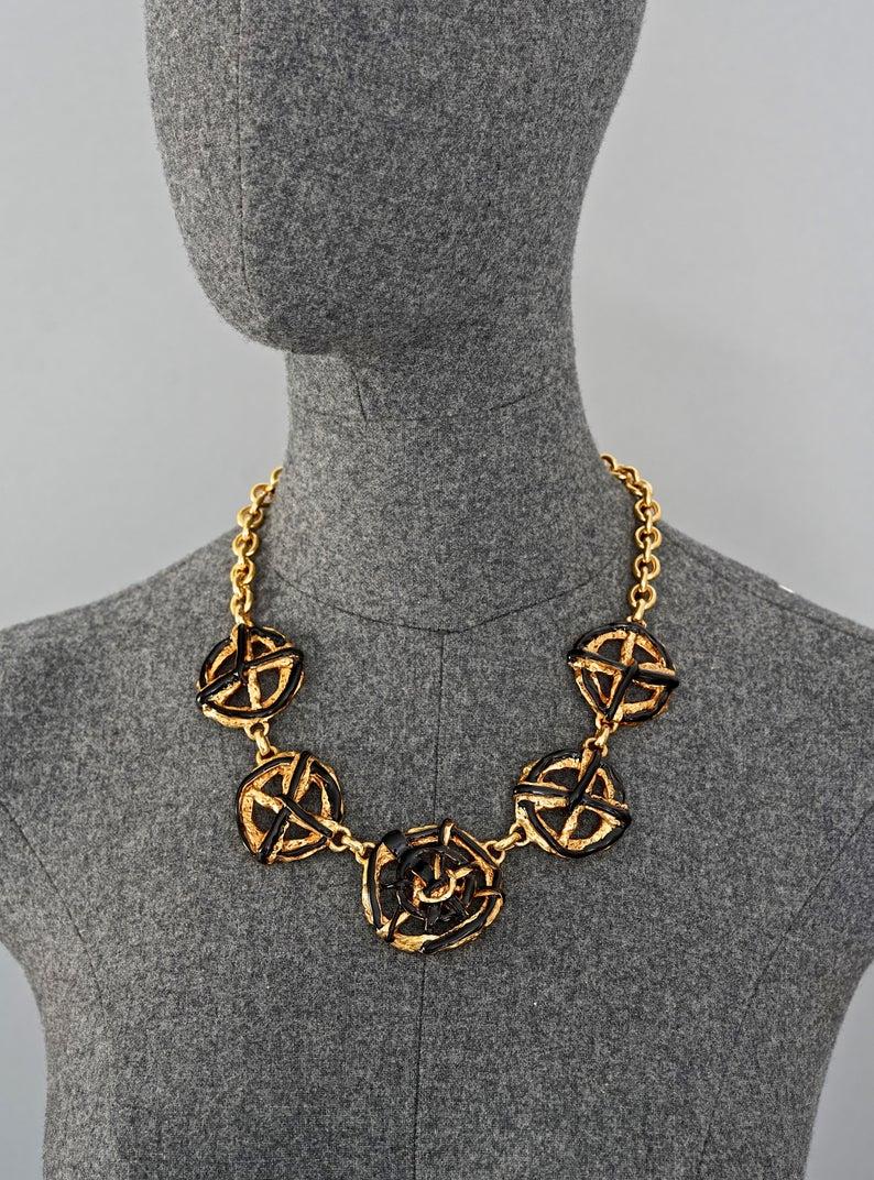 Vintage CHRISTIAN LACROIX Woven Web Enamel Charm Necklace

Measurements:
Height: 1.77 inches (4.5 cm)
Wearable Length: 20.47 inches (52 cm)

Features:
- 100% Authentic CHRISTIAN LACROIX.
- Woven web pattern charm necklace.
- Gold tone.
- Lobster