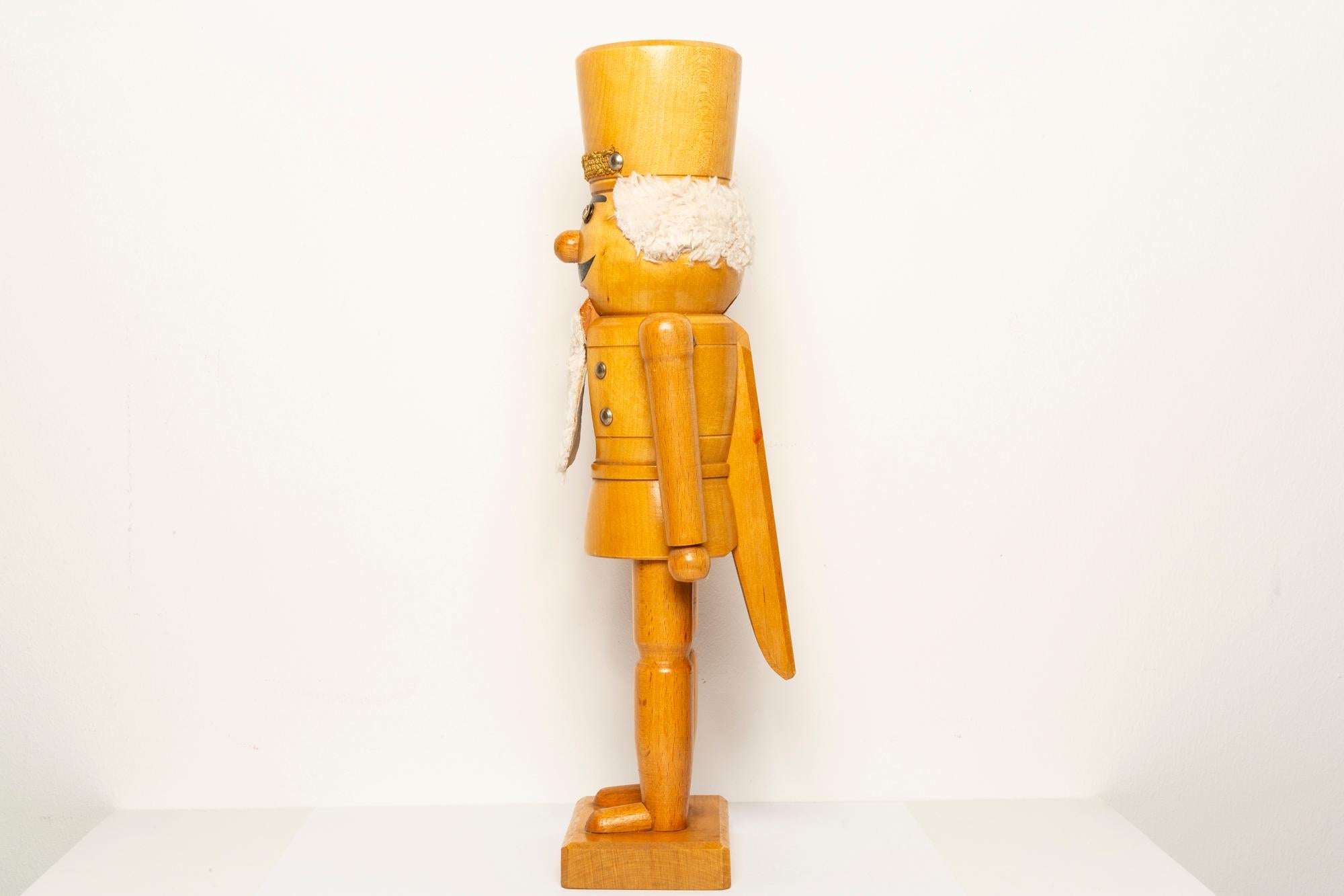 Vintage Christmas Big Nutcracker, Holz, Erzgebirge, Deutschland, 1970 im Angebot 4