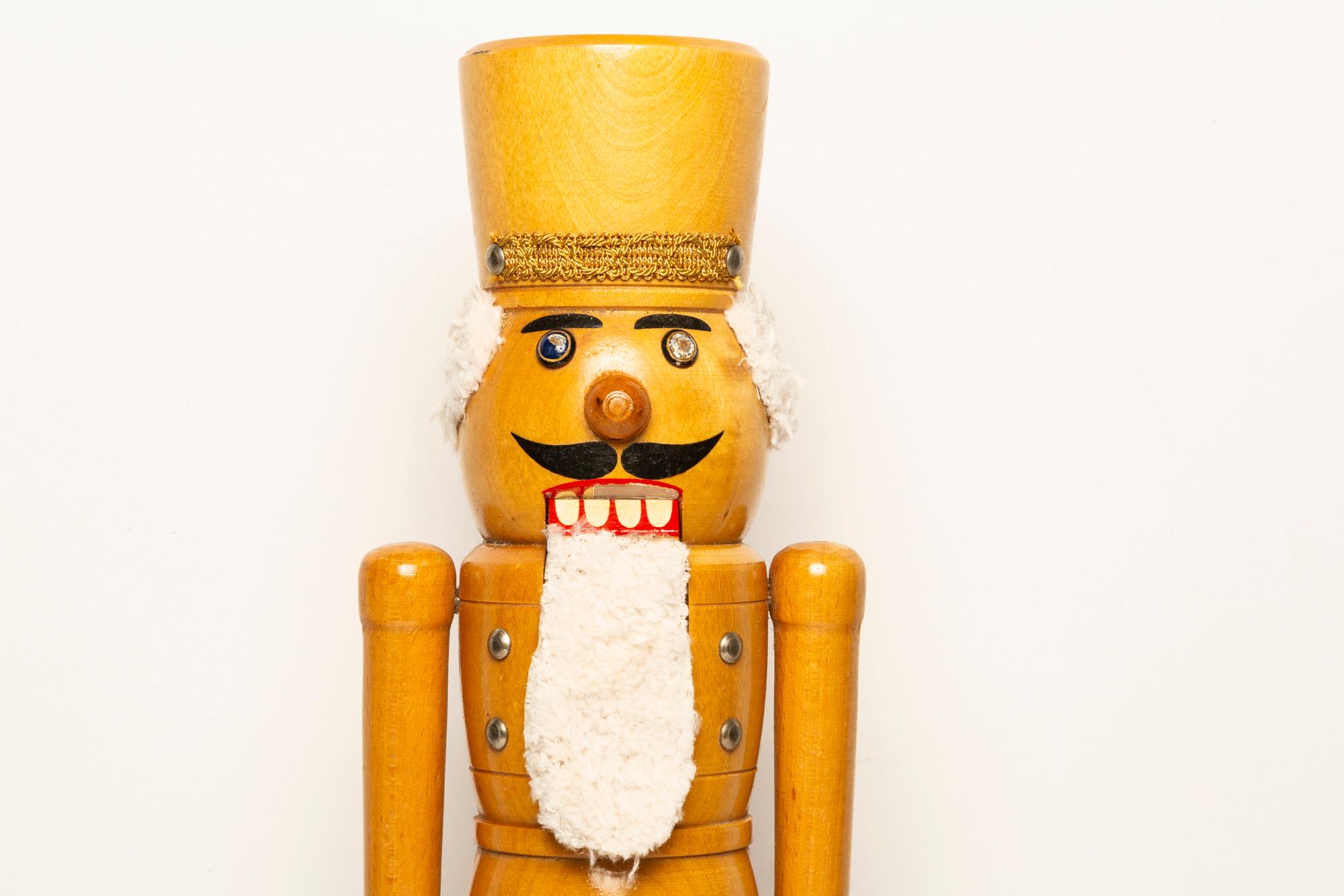 Vintage Christmas Big Nutcracker, Holz, Erzgebirge, Deutschland, 1970 im Angebot 5