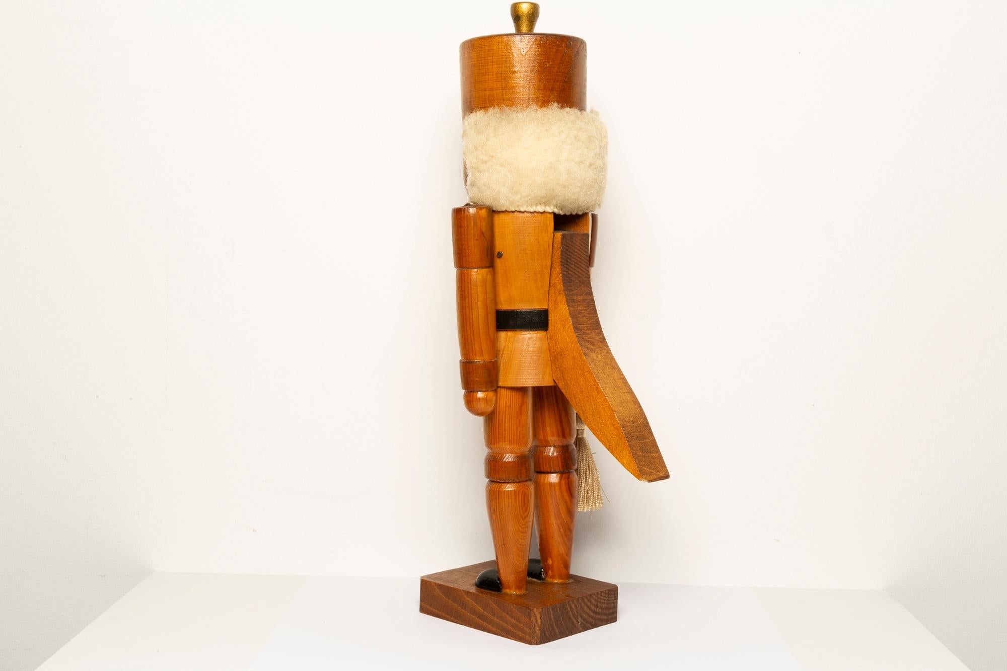 Vintage Christmas Big Nutcracker, Holz, Erzgebirge, Deutschland, 1970 im Angebot 5