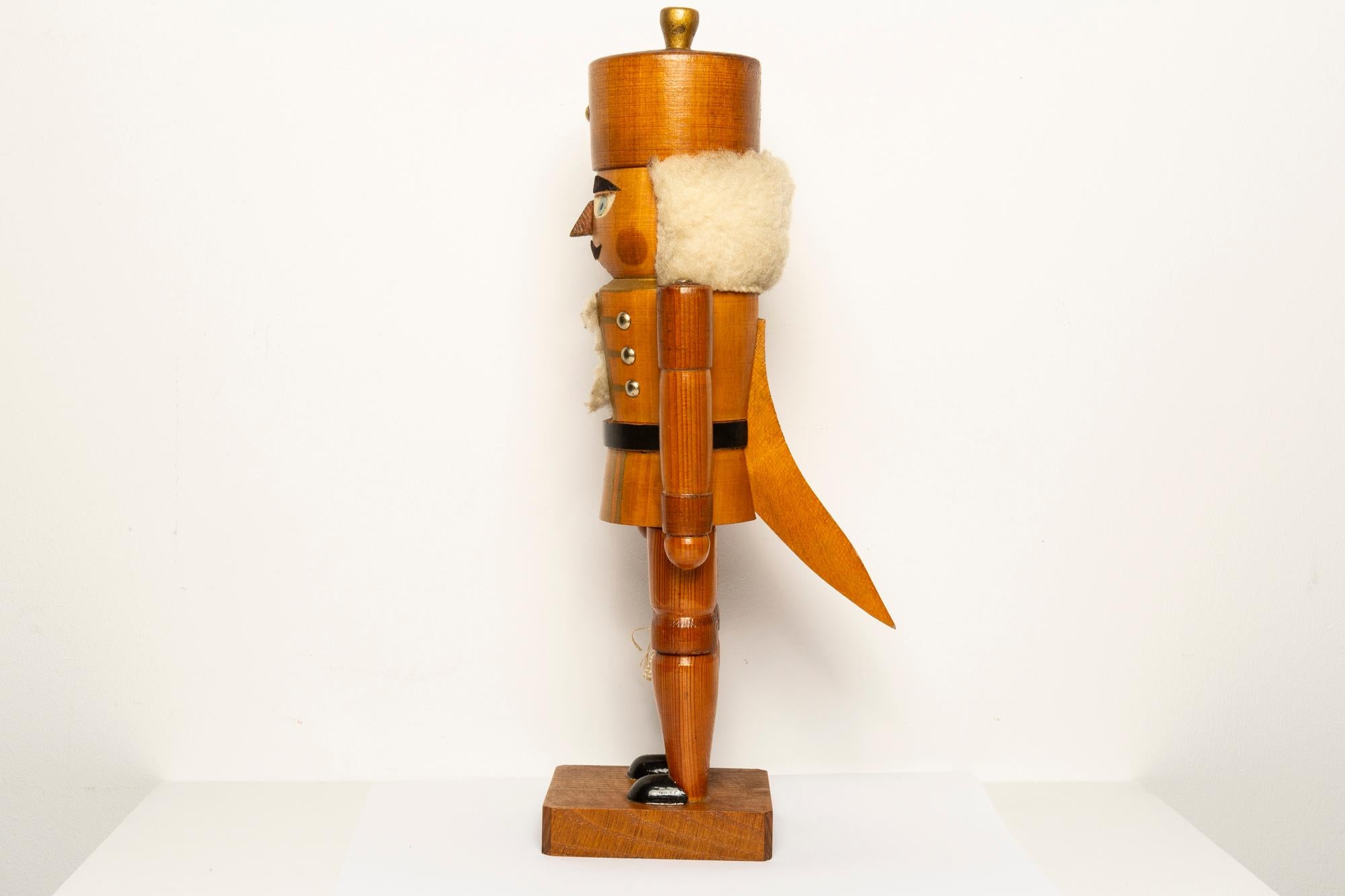 Vintage Christmas Big Nutcracker, Holz, Erzgebirge, Deutschland, 1970 im Angebot 6