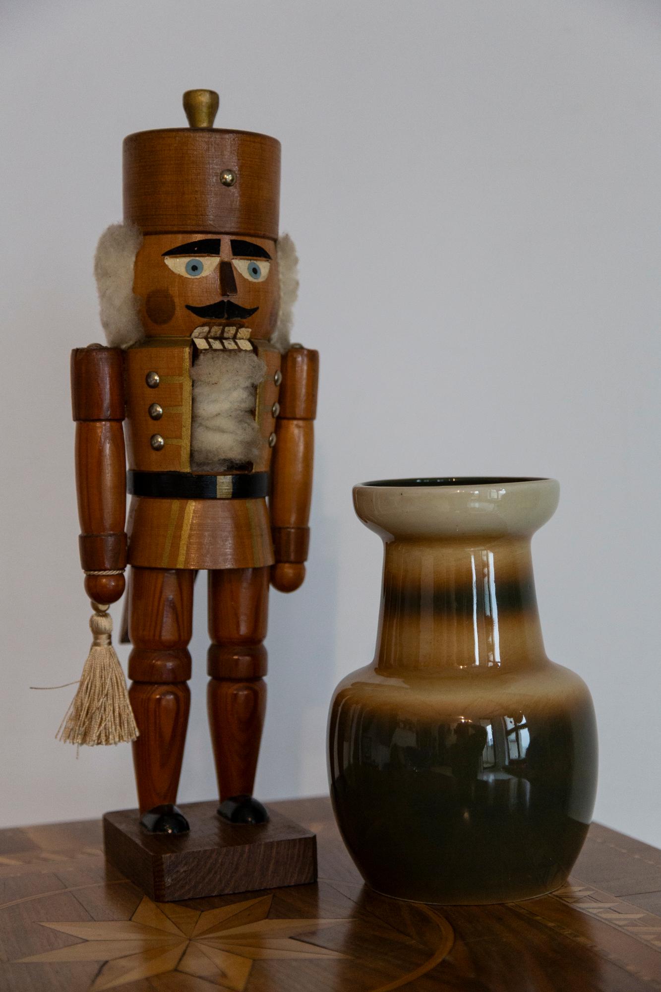 Vintage Christmas Big Nutcracker, Holz, Erzgebirge, Deutschland, 1970 im Zustand „Gut“ im Angebot in 05-080 Hornowek, PL