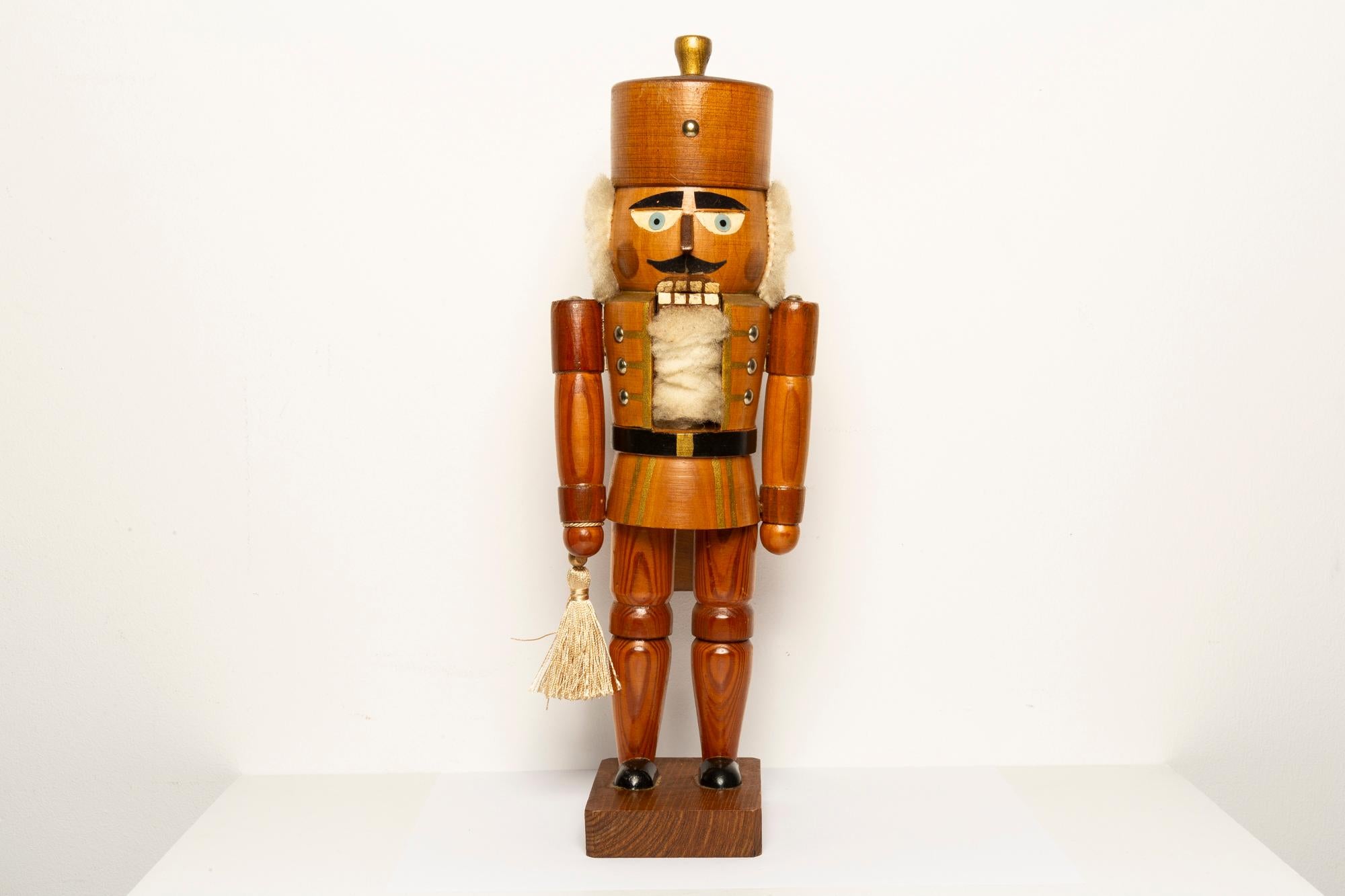 Vintage Christmas Big Nutcracker, Holz, Erzgebirge, Deutschland, 1970 (20. Jahrhundert) im Angebot