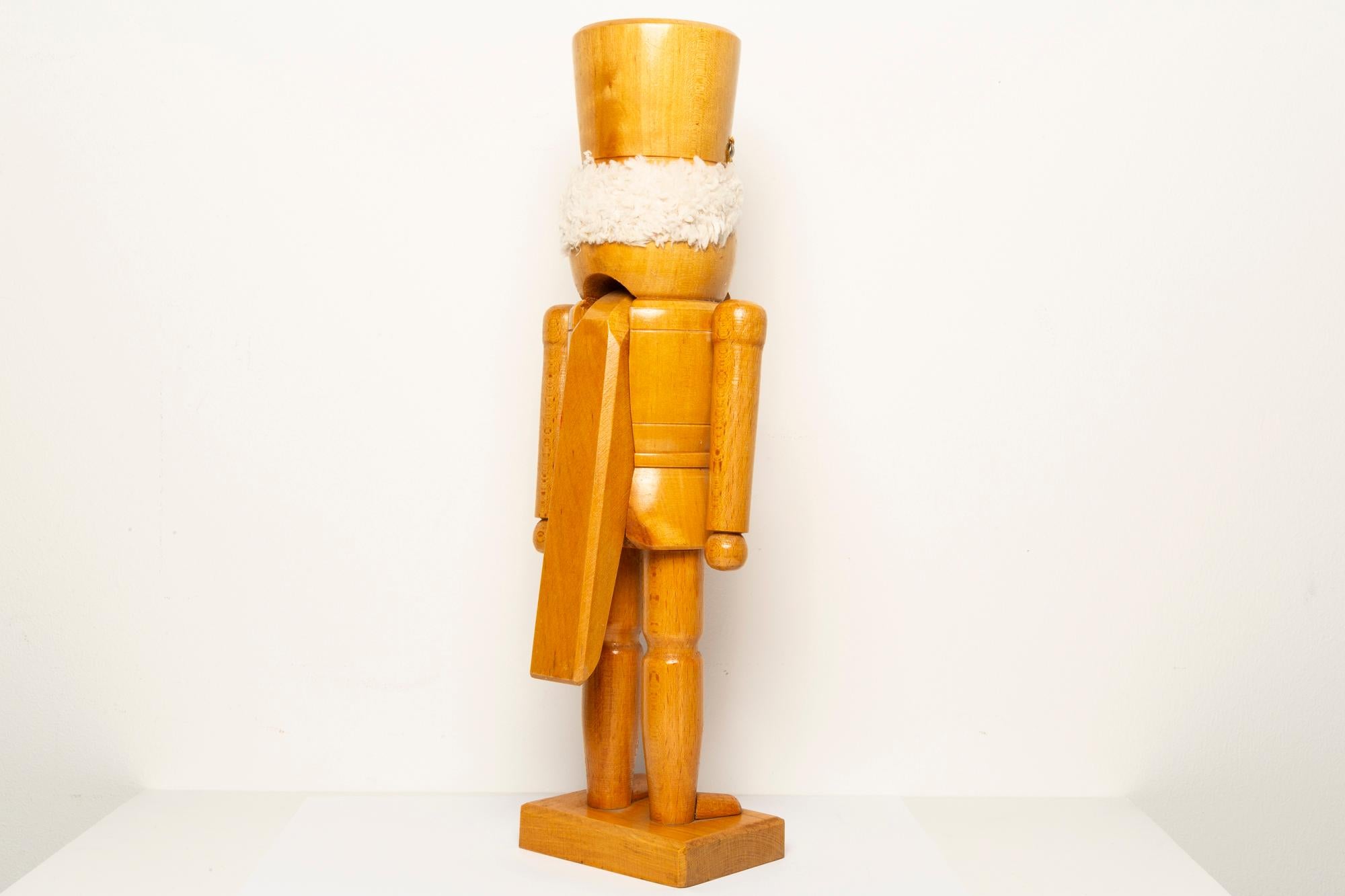 Vintage Christmas Big Nutcracker, Holz, Erzgebirge, Deutschland, 1970 im Angebot 1