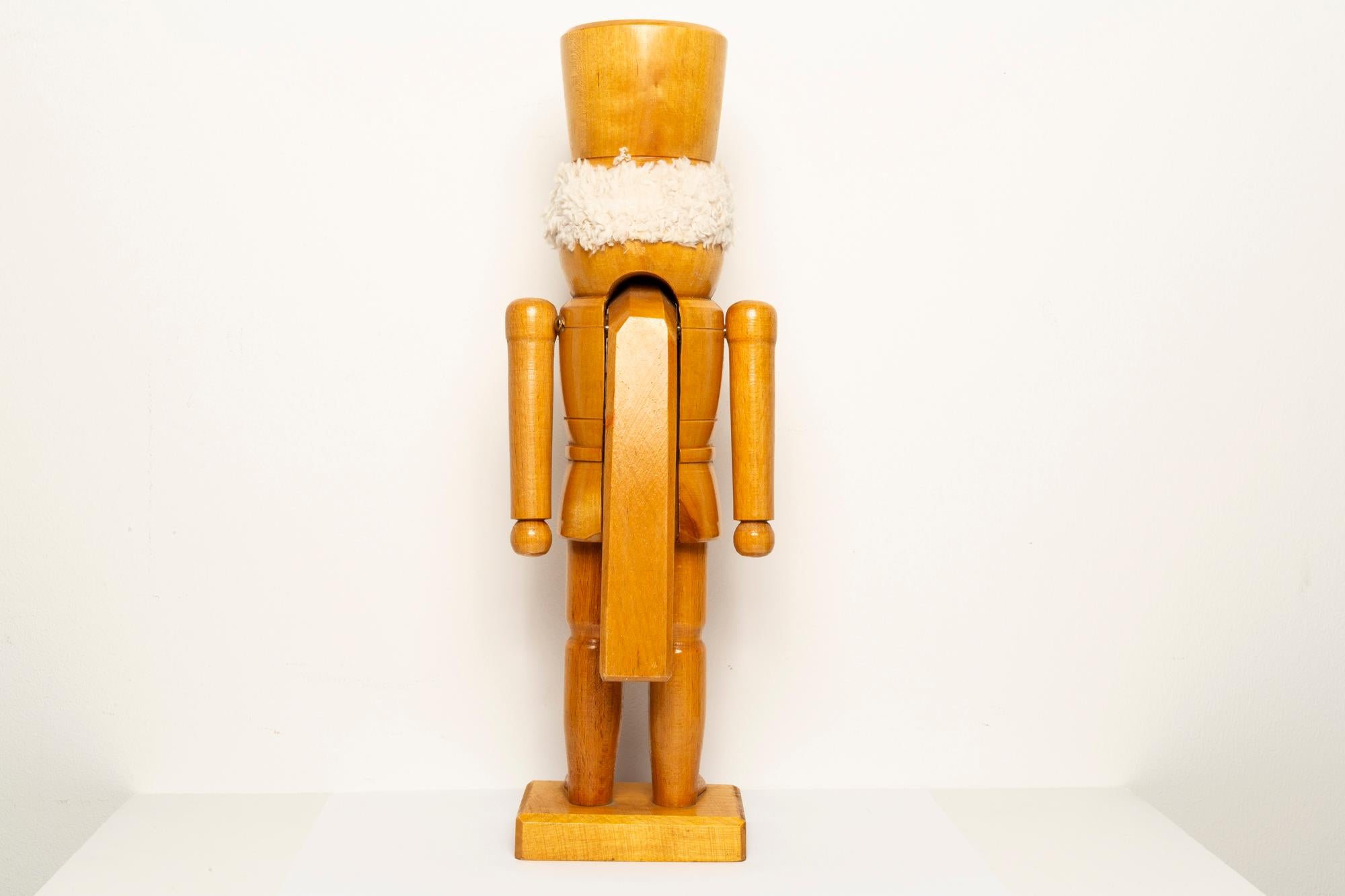Vintage Christmas Big Nutcracker, Holz, Erzgebirge, Deutschland, 1970 im Angebot 2