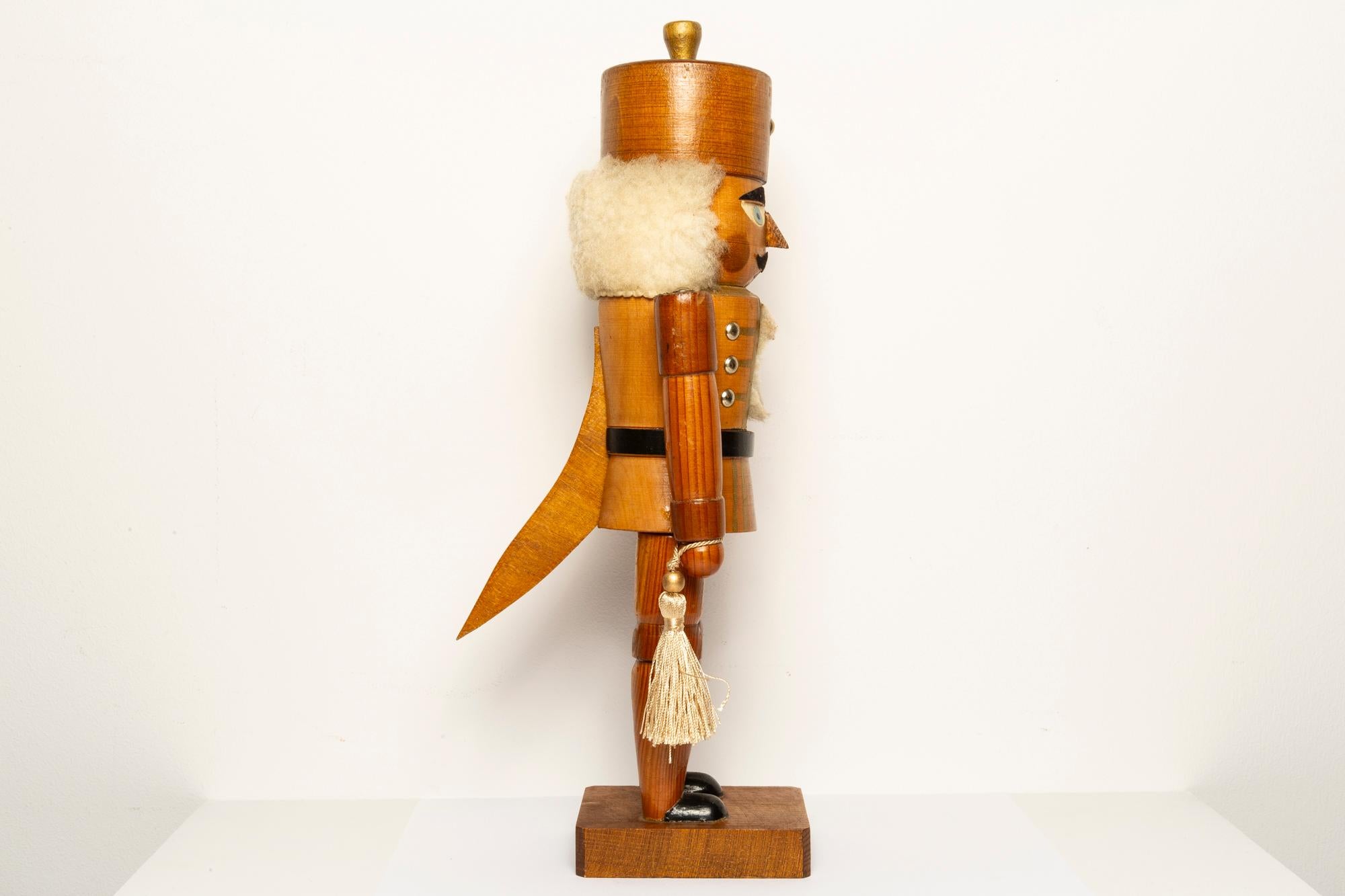 Vintage Christmas Big Nutcracker, Holz, Erzgebirge, Deutschland, 1970 im Angebot 2