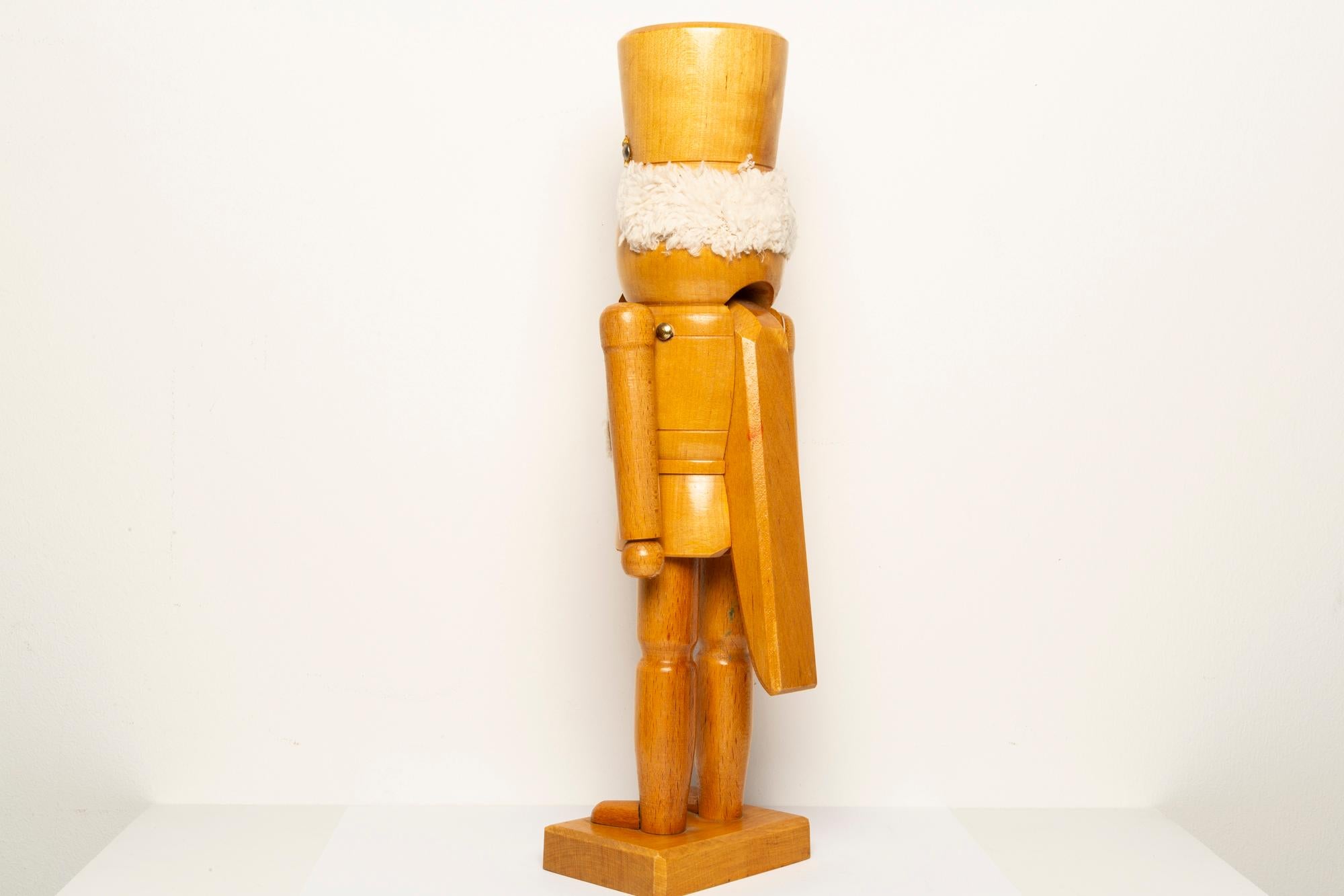 Vintage Christmas Big Nutcracker, Holz, Erzgebirge, Deutschland, 1970 im Angebot 3