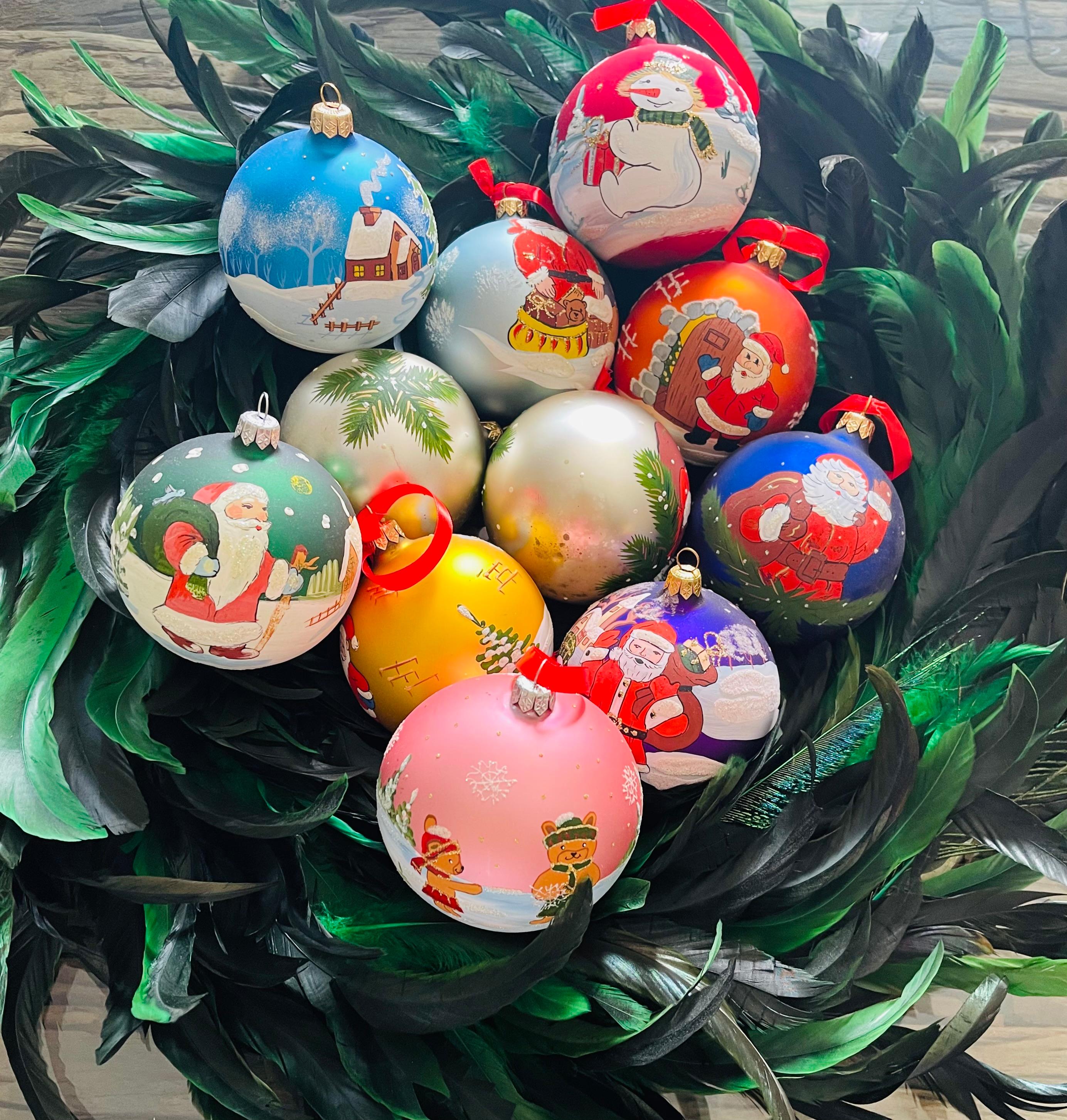 Vintage Christmas Large Blown Glass Handpainted Christmas Ornaments For Sale 4