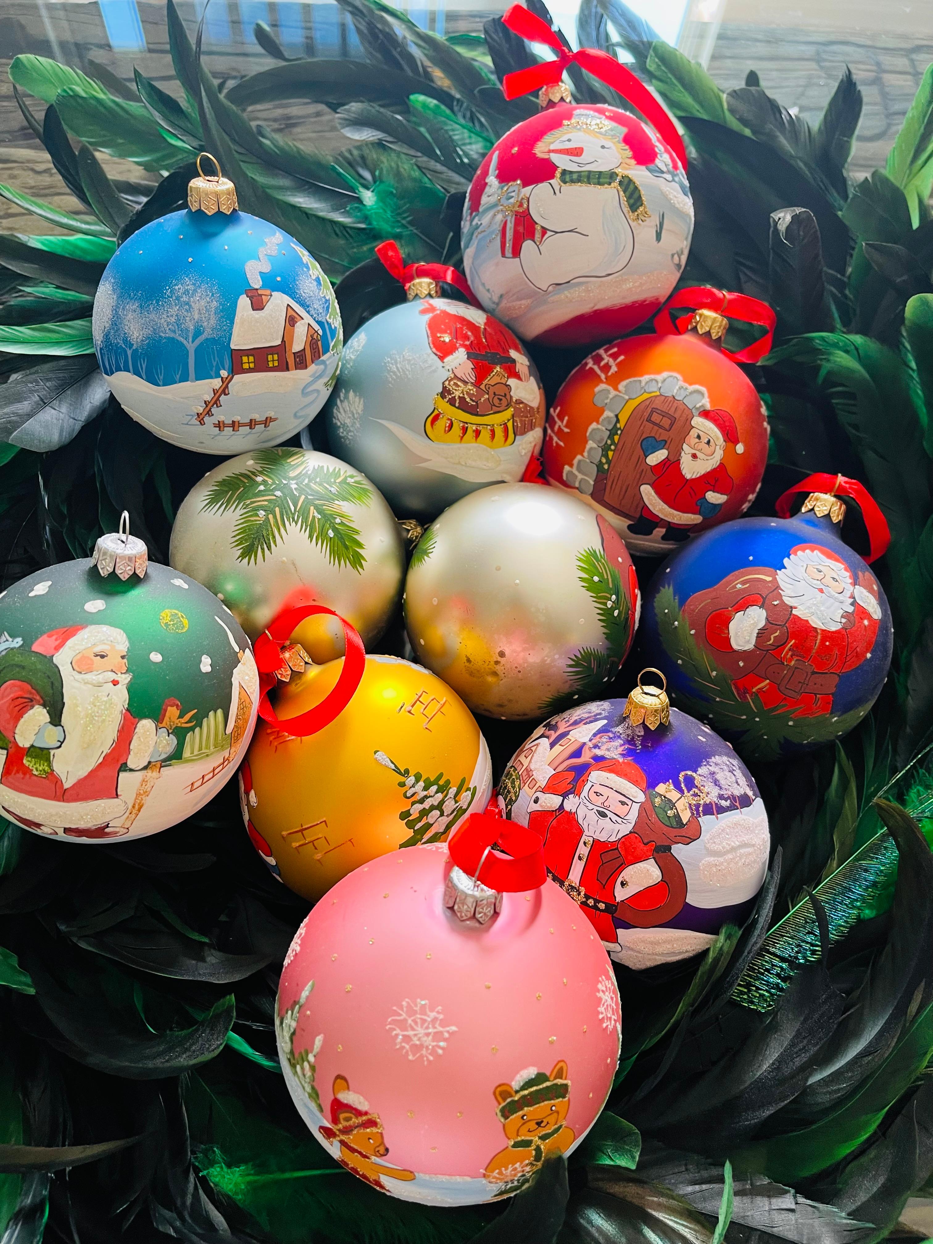Vintage Christmas Large Blown Glass Handpainted Christmas Ornaments For Sale 5