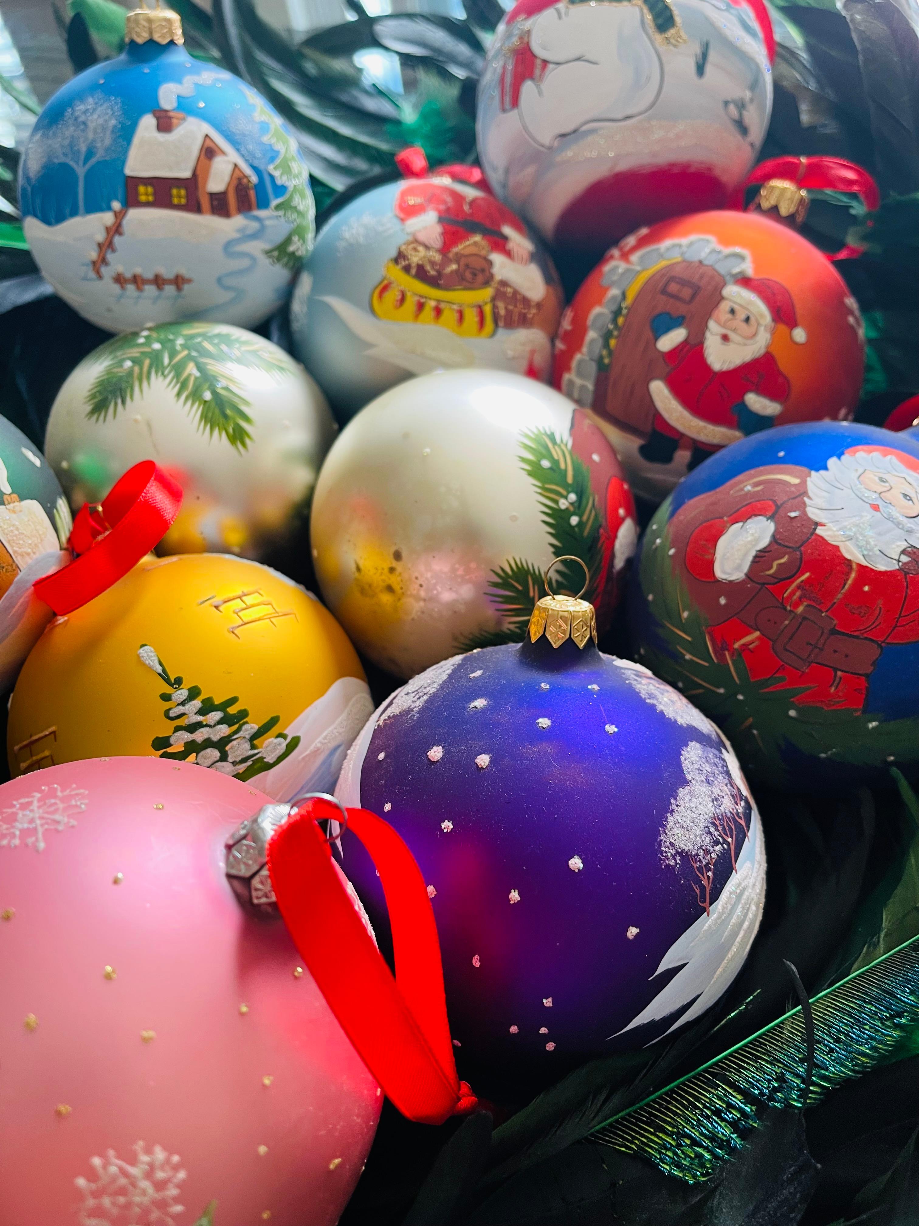 Vintage Christmas Large Blown Glass Handpainted Christmas Ornaments For Sale 7