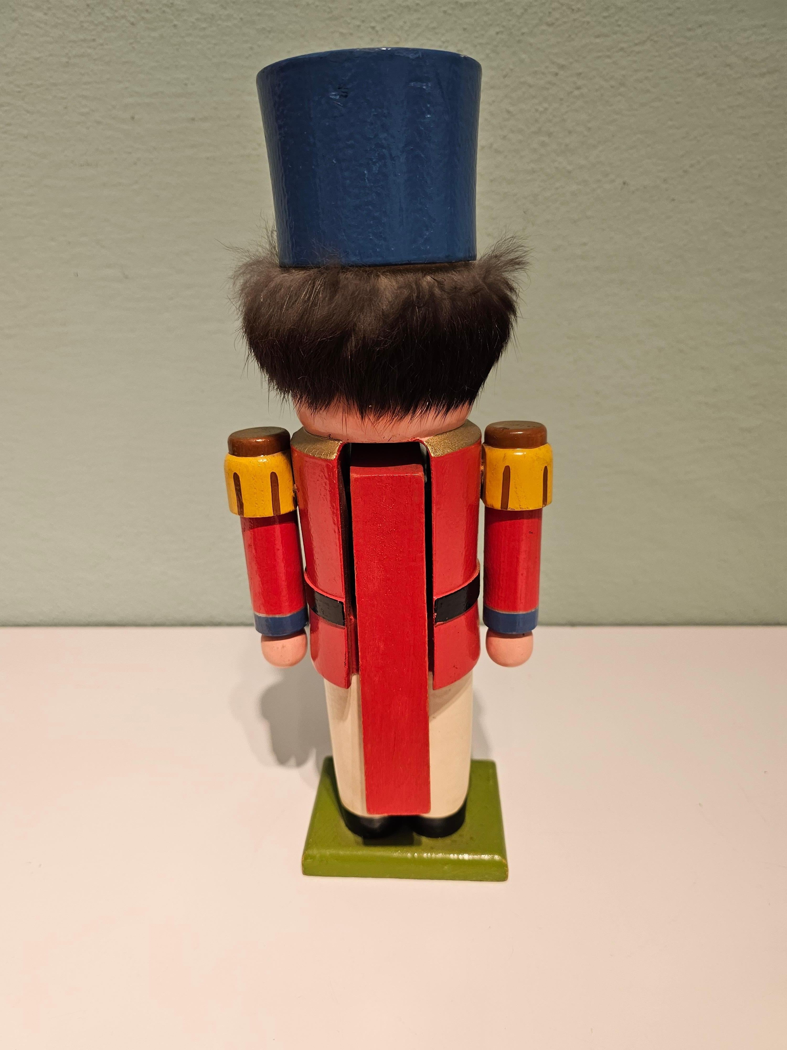 Vintage Weihnachts-Aktkratzer-Figur aus Holz Erzgebirge Deutschland (Handbemalt) im Angebot