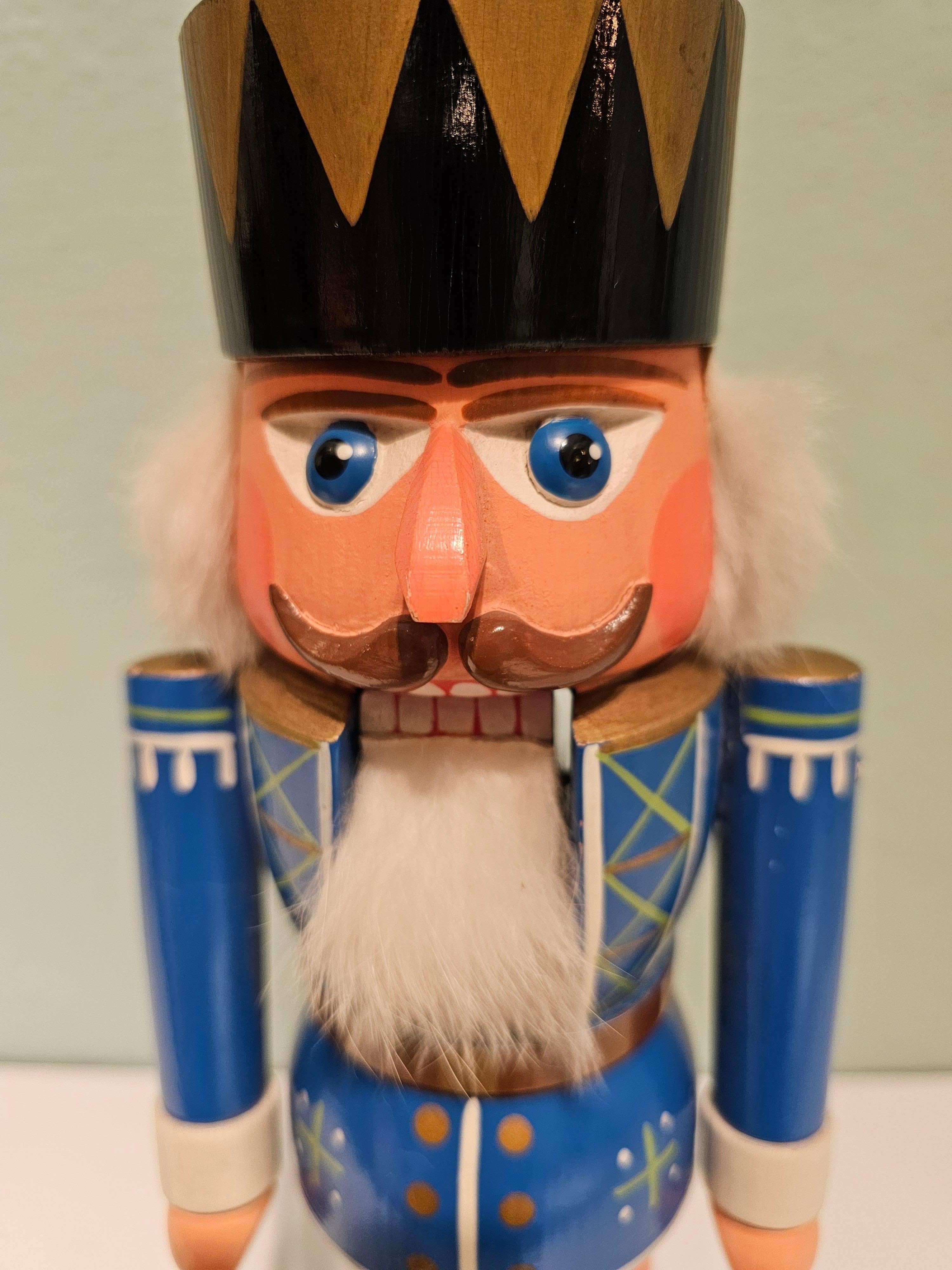 Vintage Weihnachts-Aktkratzer-Figur aus Holz Erzgebirge Deutschland (Handbemalt) im Angebot