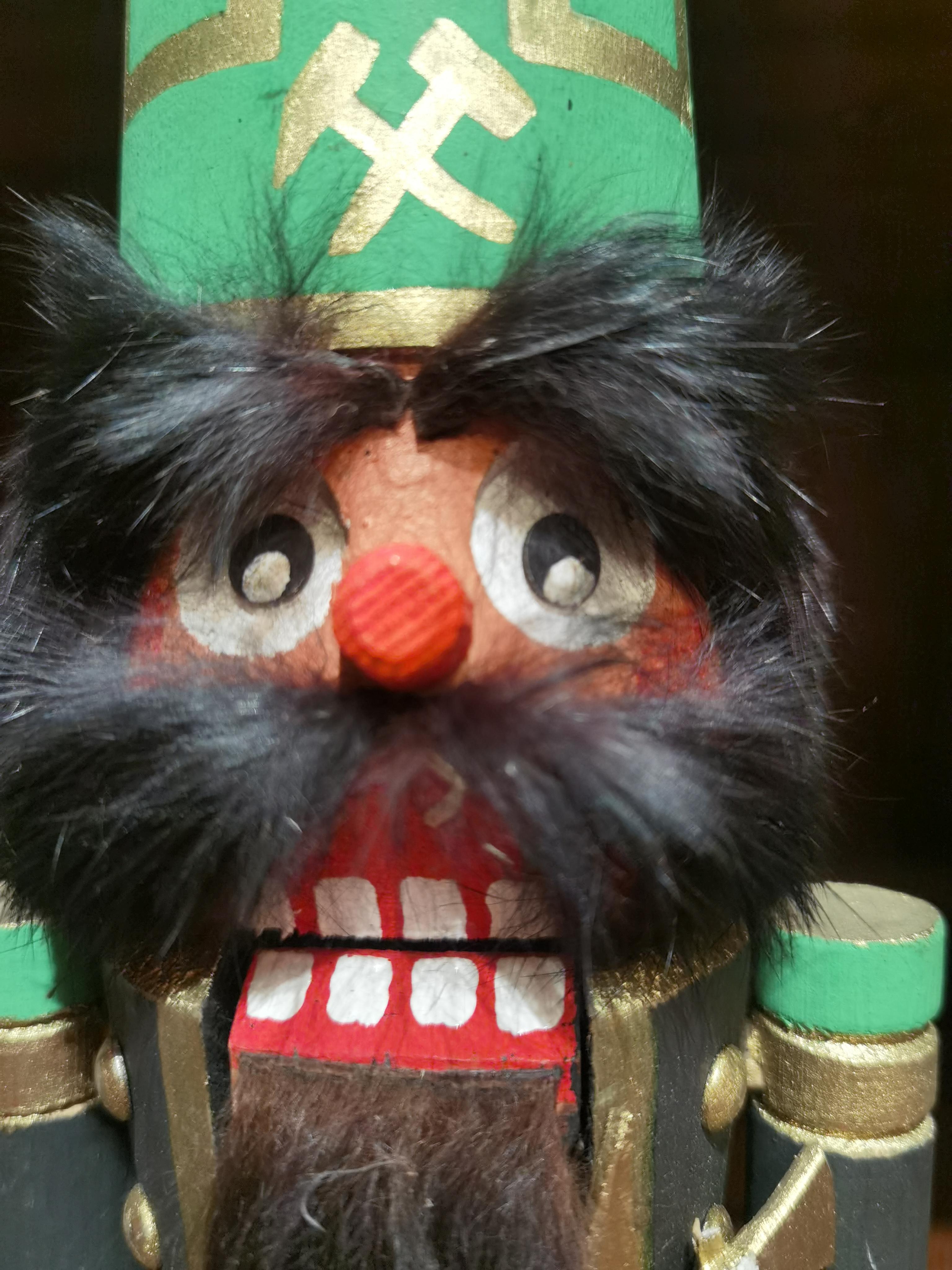 Peint à la main Nutcracker de Noël Erzgebirge, Allemagne en vente