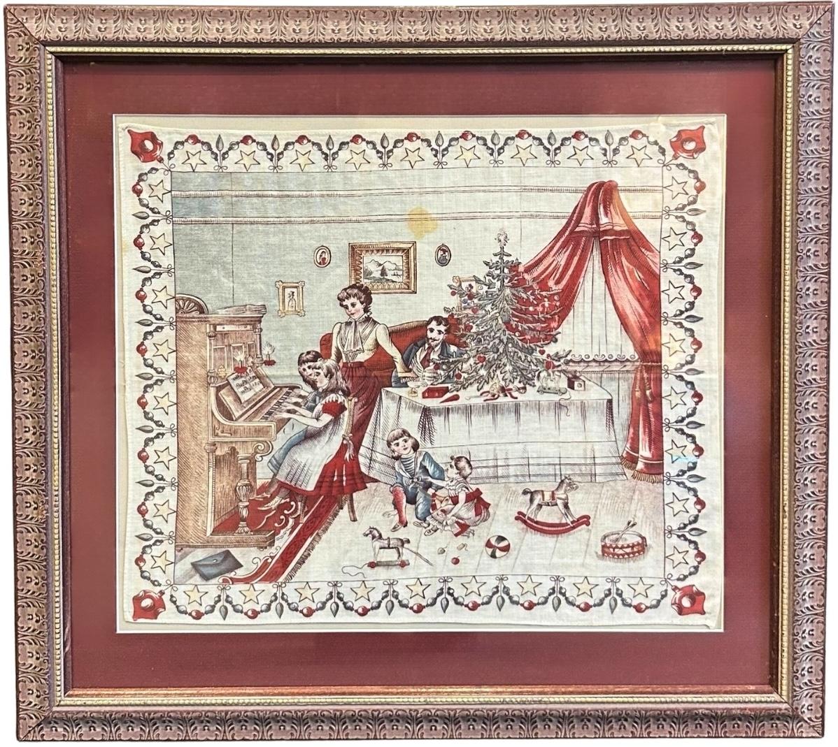 Präsentiert wird ein charmantes antikes Weihnachtstaschentuch. Dieses einseitig chromolithografisch bedruckte Taschentuch aus Baumwolle mit seinen kräftigen Rot-, Gelb-, Blau- und Brauntönen zeigt eine festliche und stimmungsvolle häusliche