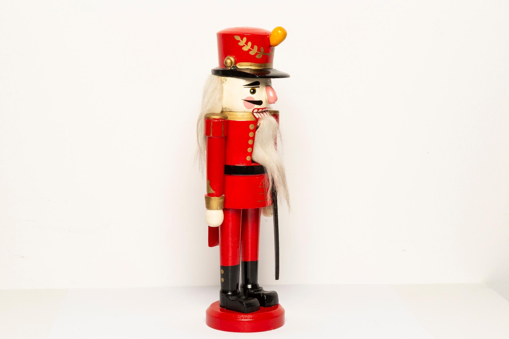 Vintage Christmas Small Red Nutcracker, Wood, Erzgebirge, Germany, 1970 In Good Condition For Sale In 05-080 Hornowek, PL