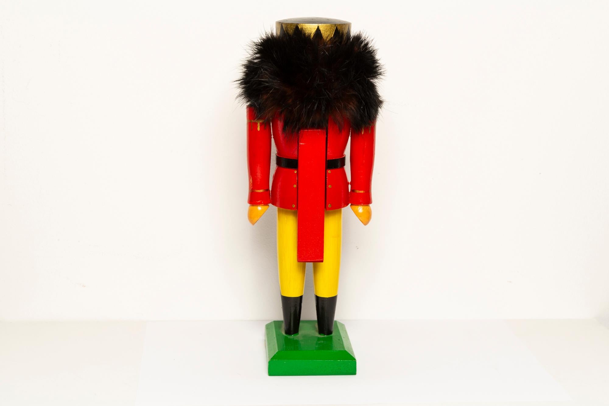 Vintage Christmas Small Red Nutcracker, Wood, Erzgebirge, Germany, 1970 For Sale 3