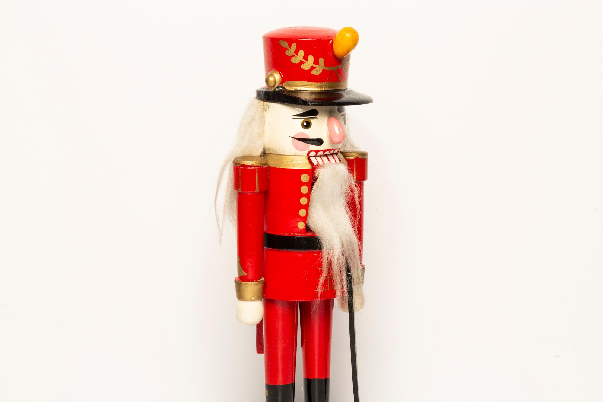 Vintage Christmas Small Red Nutcracker, Wood, Erzgebirge, Germany, 1970 For Sale 3
