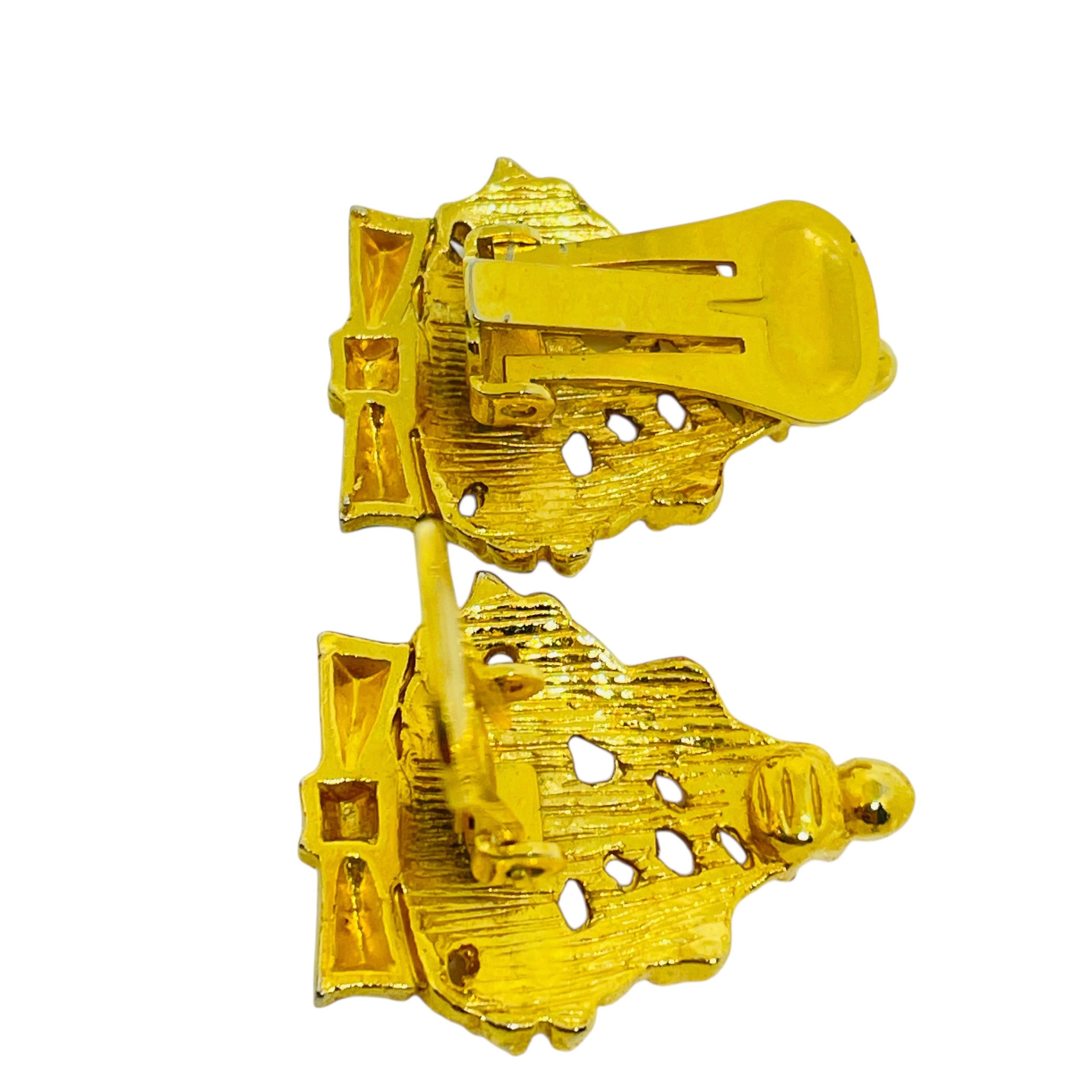 Vintage Weihnachtsbaum Gold Ton rot grün Strass Designer Clip auf Ohrringe im Zustand „Gut“ im Angebot in Palos Hills, IL