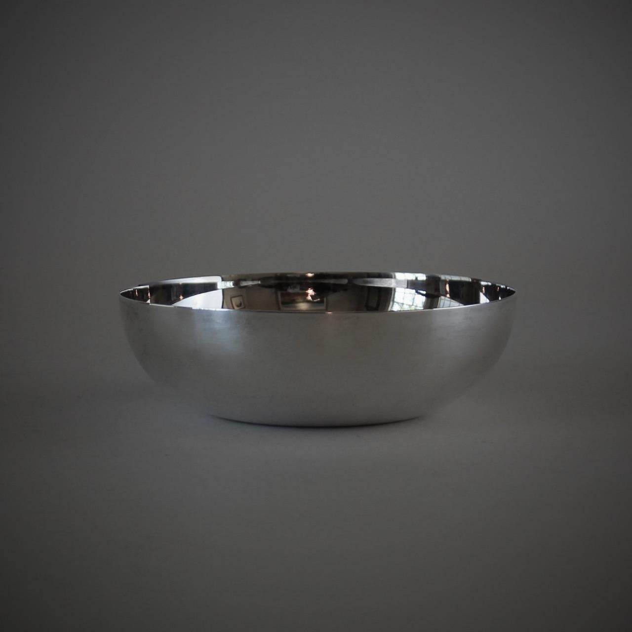 Vintage Christofle France Silver Plated Set of 3 Modern Bowls In Excellent Condition For Sale In San Francisco, CA