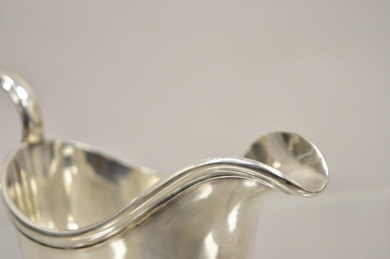 Vintage Christofle Victorian Silver Plated Small Sauce Gravy Boat with Handle In Good Condition For Sale In Philadelphia, PA