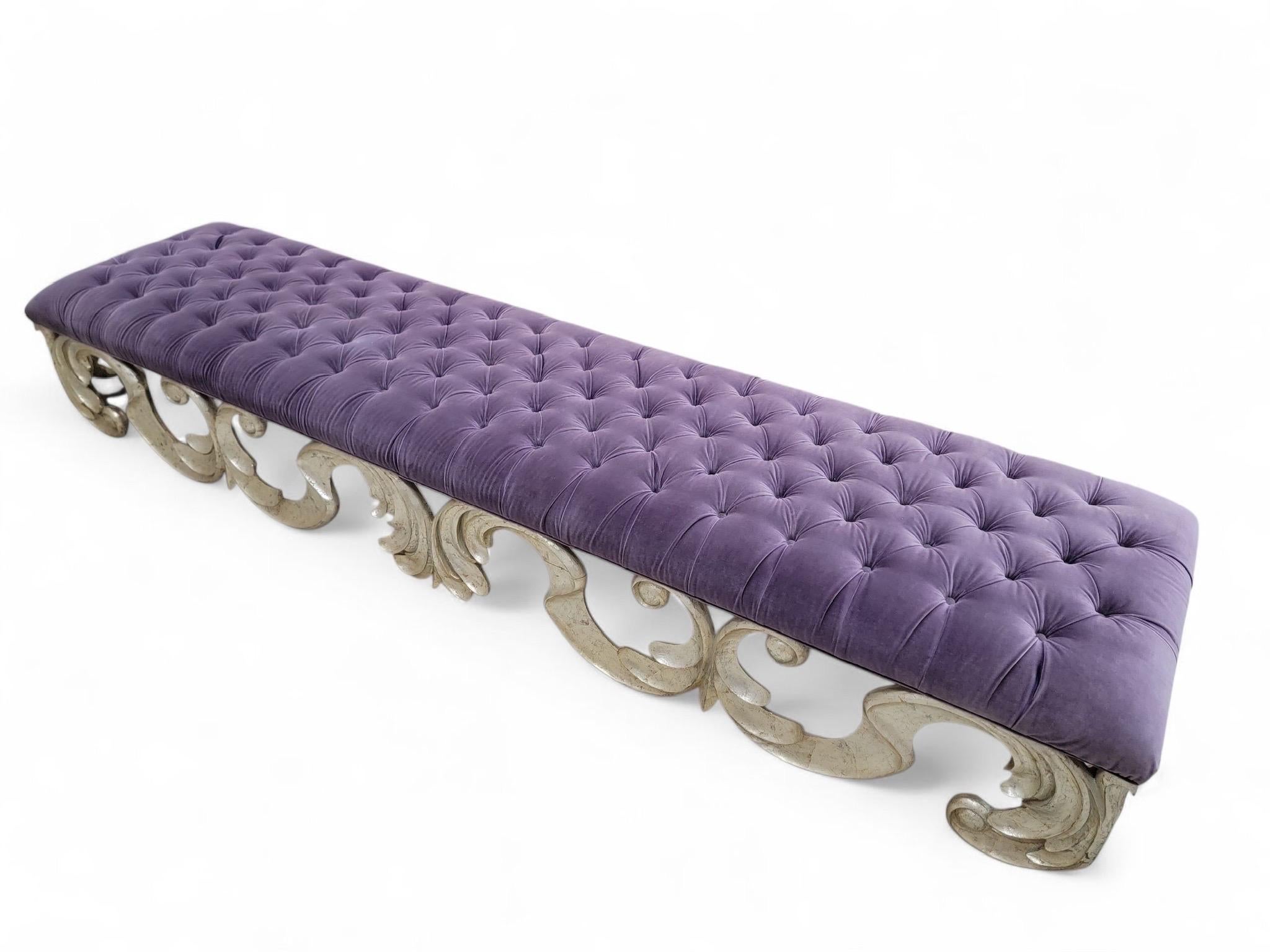 Vintage Christopher Guy Scrolled Silver Gilded Mahogany Tufted Bench in Velvet (Banc touffeté en velours) en vente 3